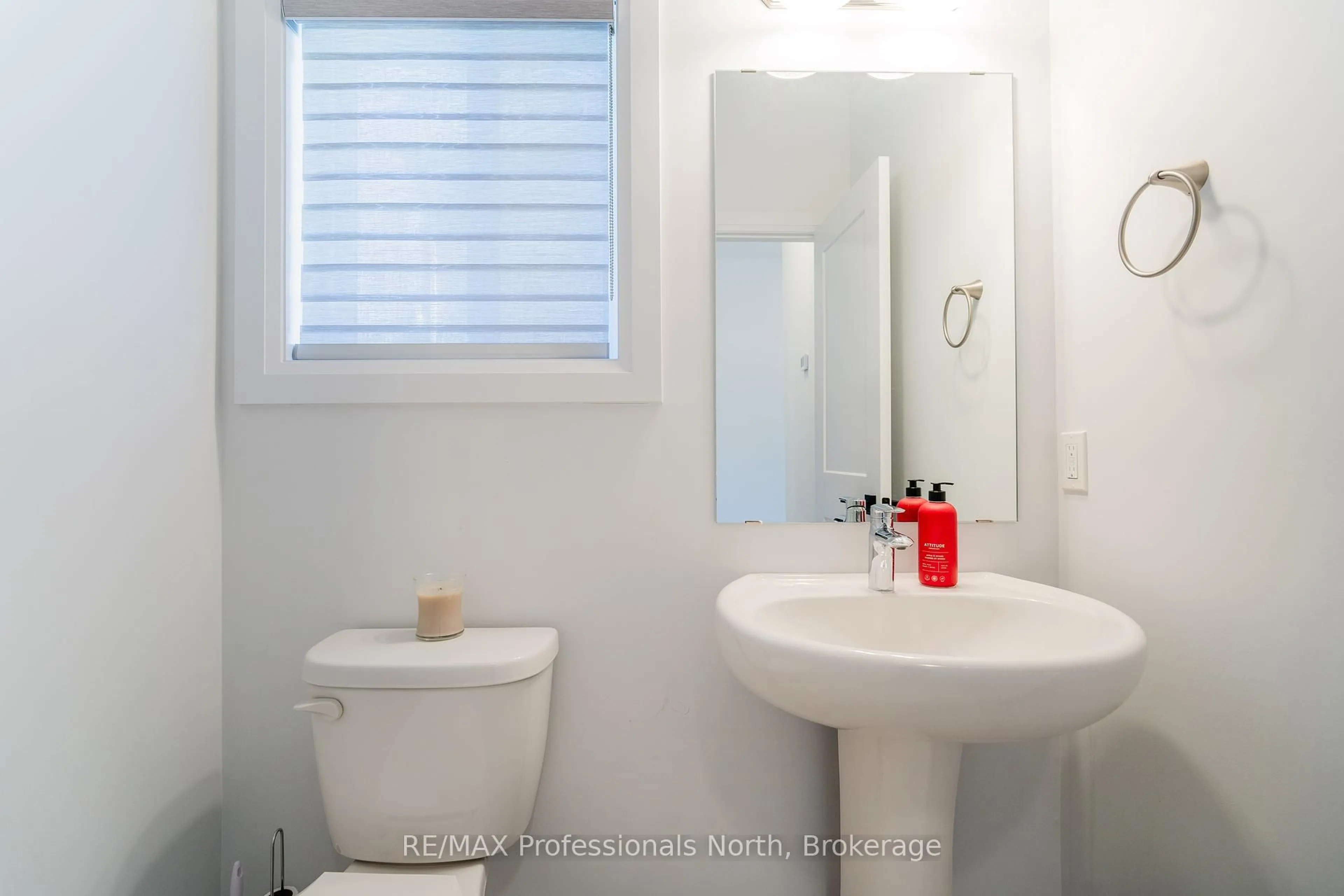 Standard bathroom, ceramic/tile floor for 35 Woodstream Dr, Huntsville Ontario P0A 1B7