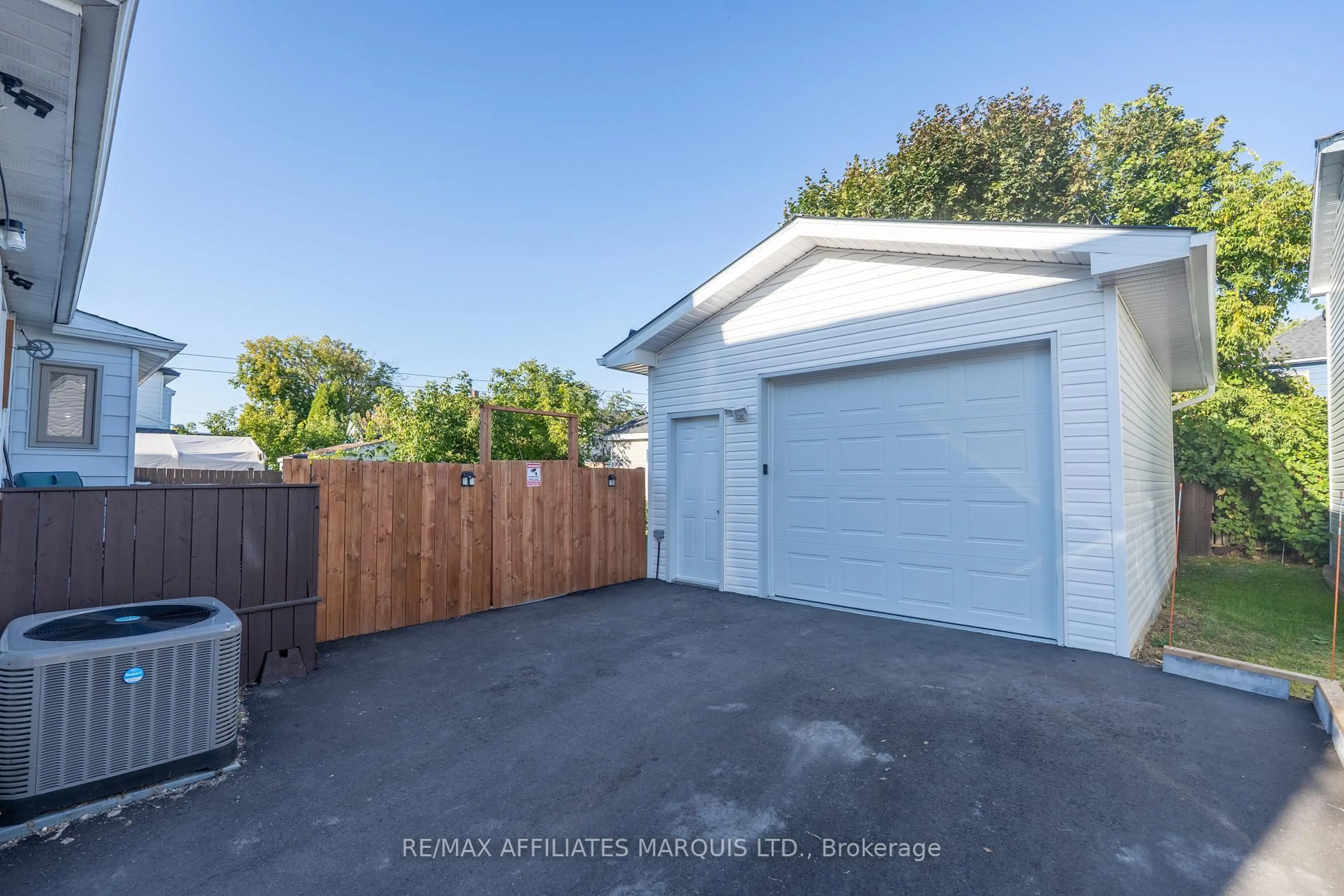 A pic from outside/outdoor area/front of a property/back of a property/a pic from drone, street for 226 Louisa St, Cornwall Ontario K6H 4P8