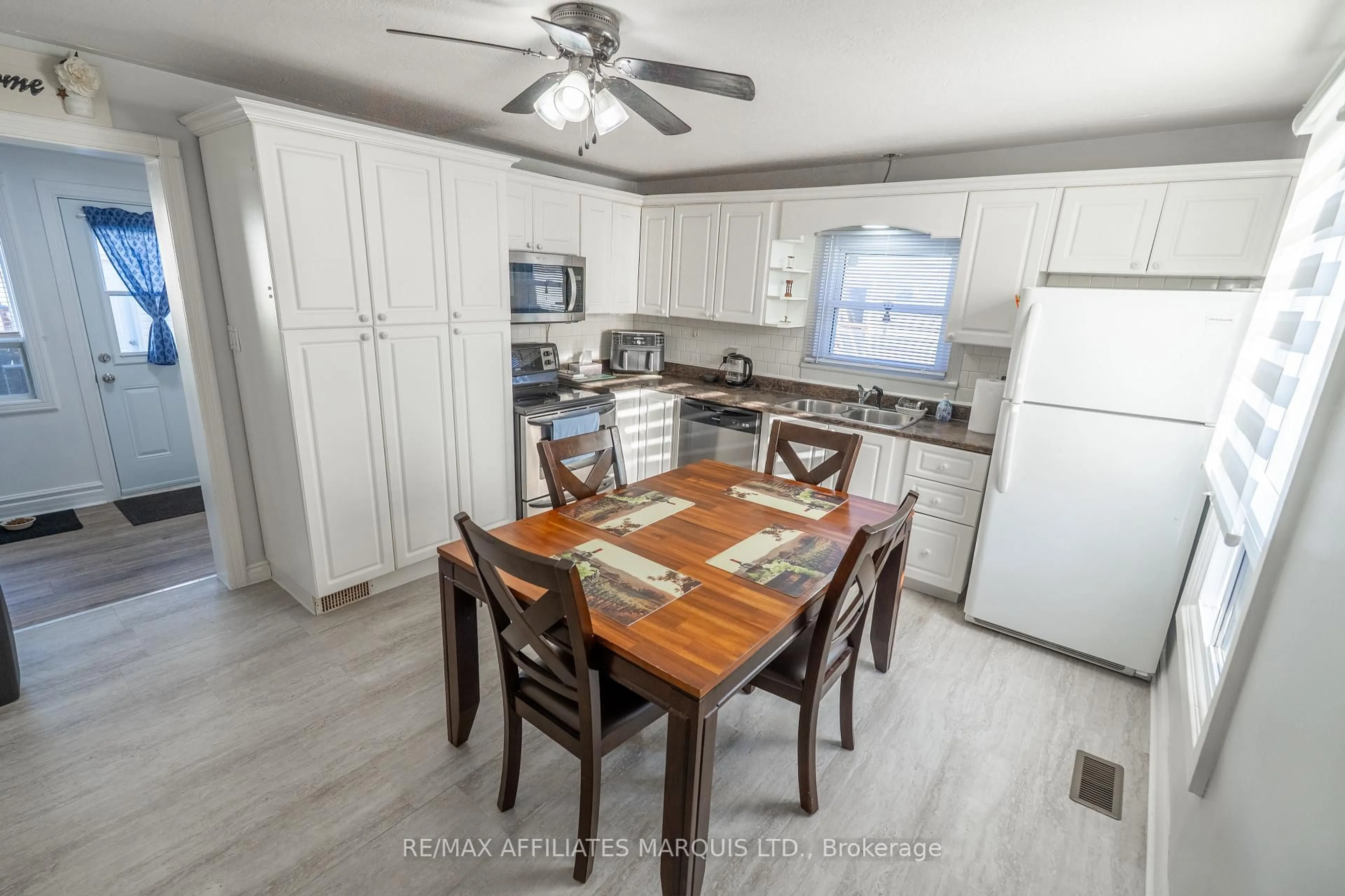 Open concept kitchen, unknown for 226 Louisa St, Cornwall Ontario K6H 4P8