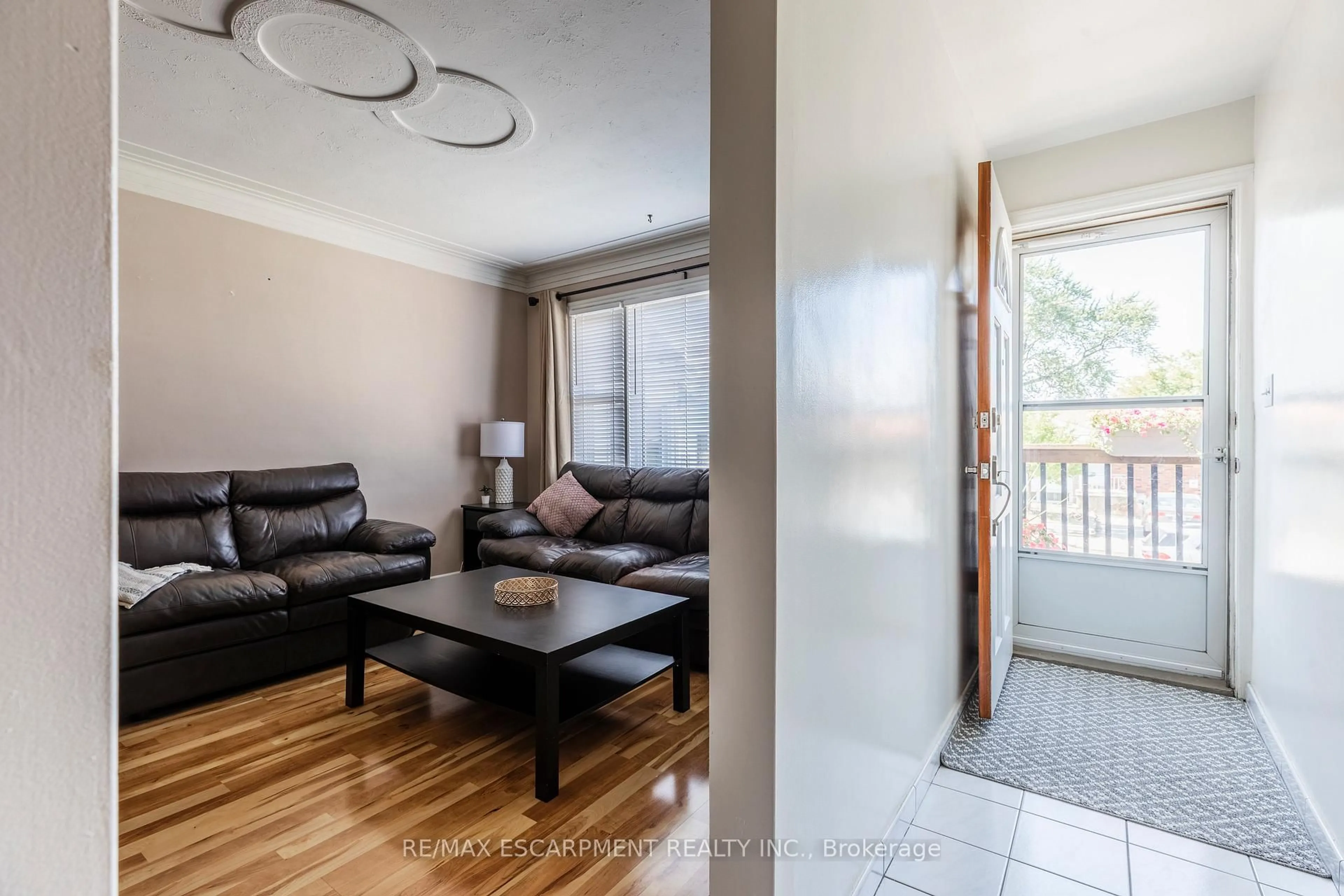 Living room with furniture, wood/laminate floor for 118 Julian Ave, Hamilton Ontario L8H 5R7