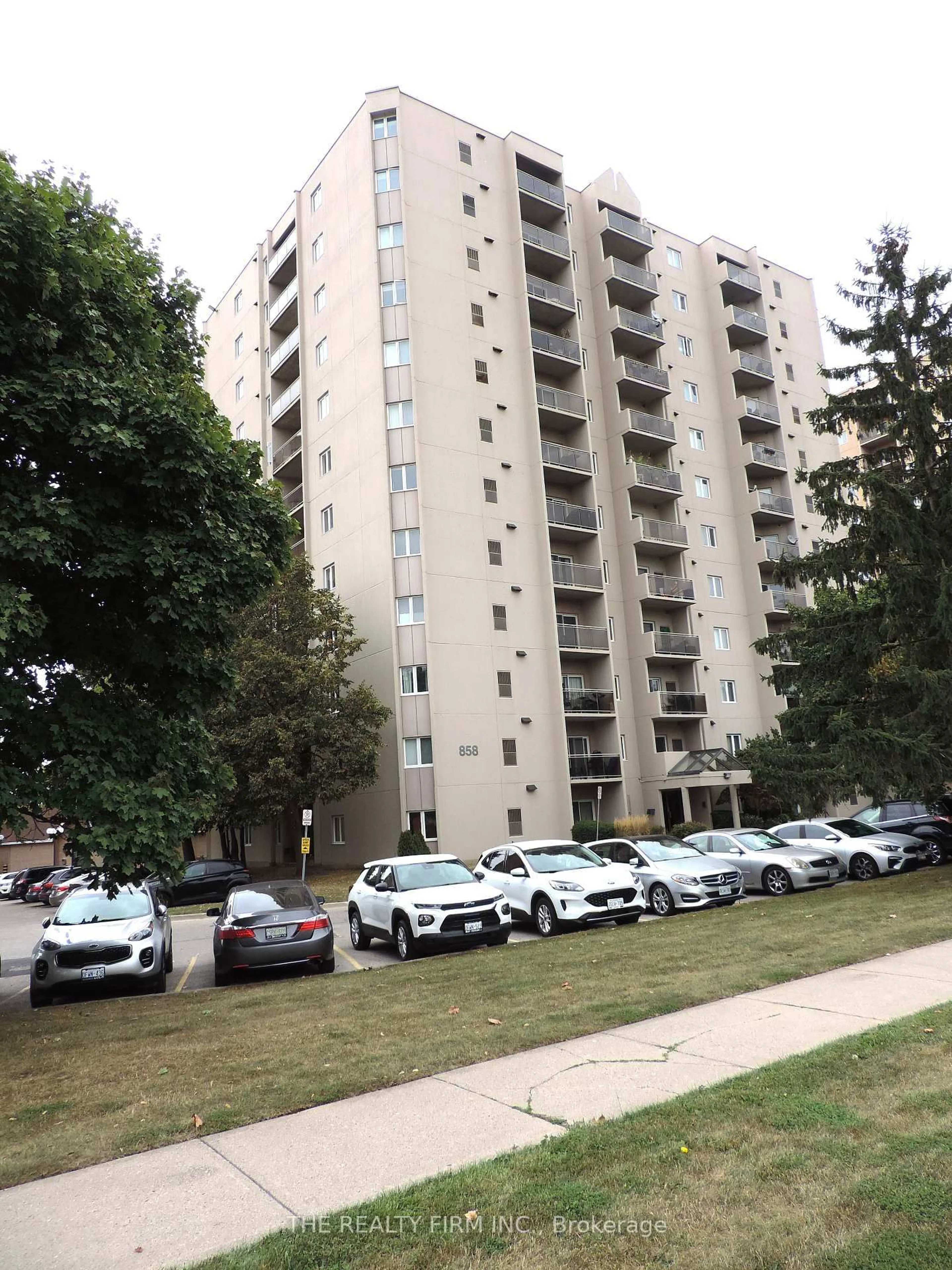 Parking for 858 Commissioners Rd #504, London South Ontario N6C 5Y5