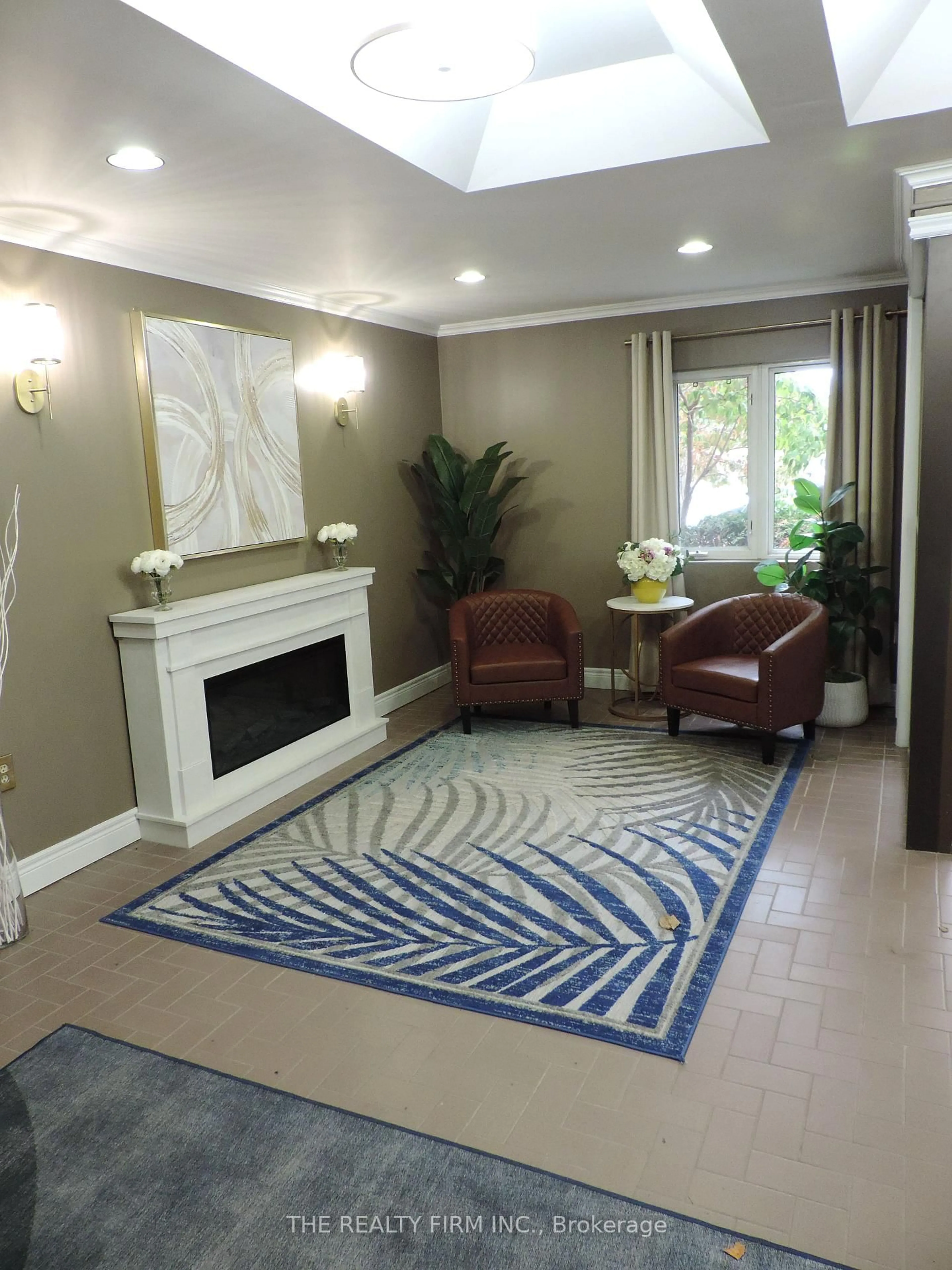 Lobby for 858 Commissioners Rd #504, London South Ontario N6C 5Y5