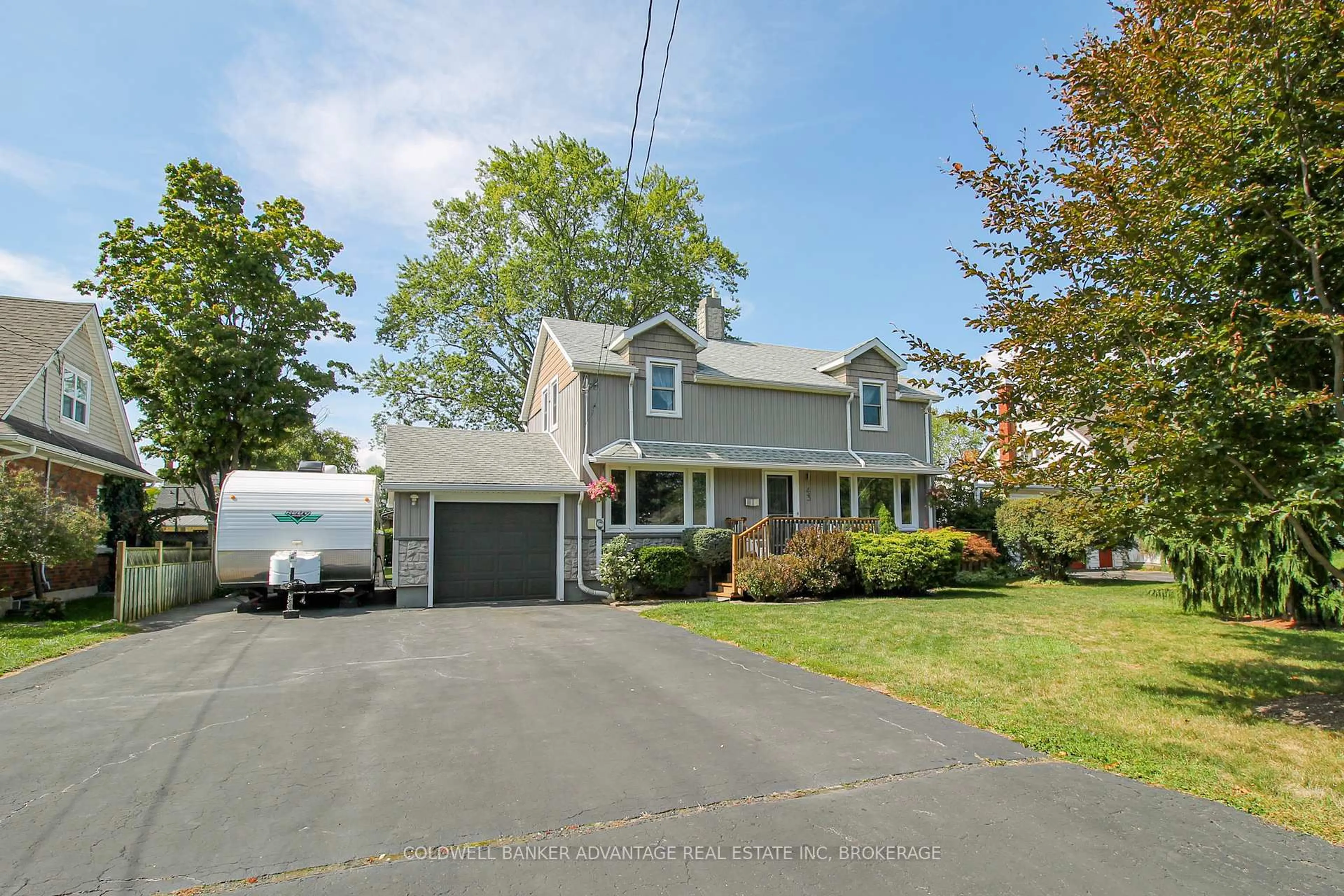 A pic from outside/outdoor area/front of a property/back of a property/a pic from drone, street for 43 Gram Ave, Welland Ontario L3C 1H5