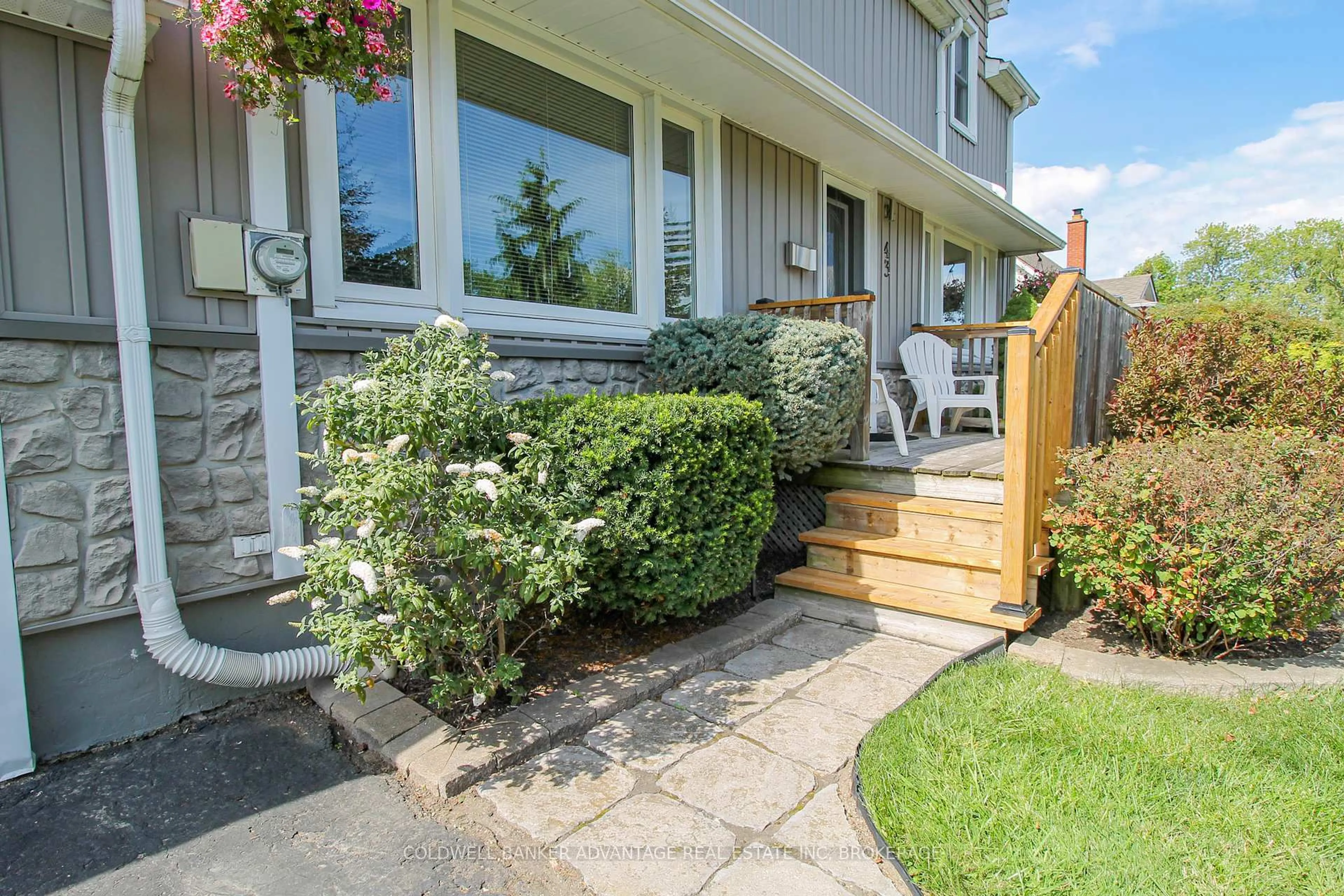 Patio, street for 43 Gram Ave, Welland Ontario L3C 1H5