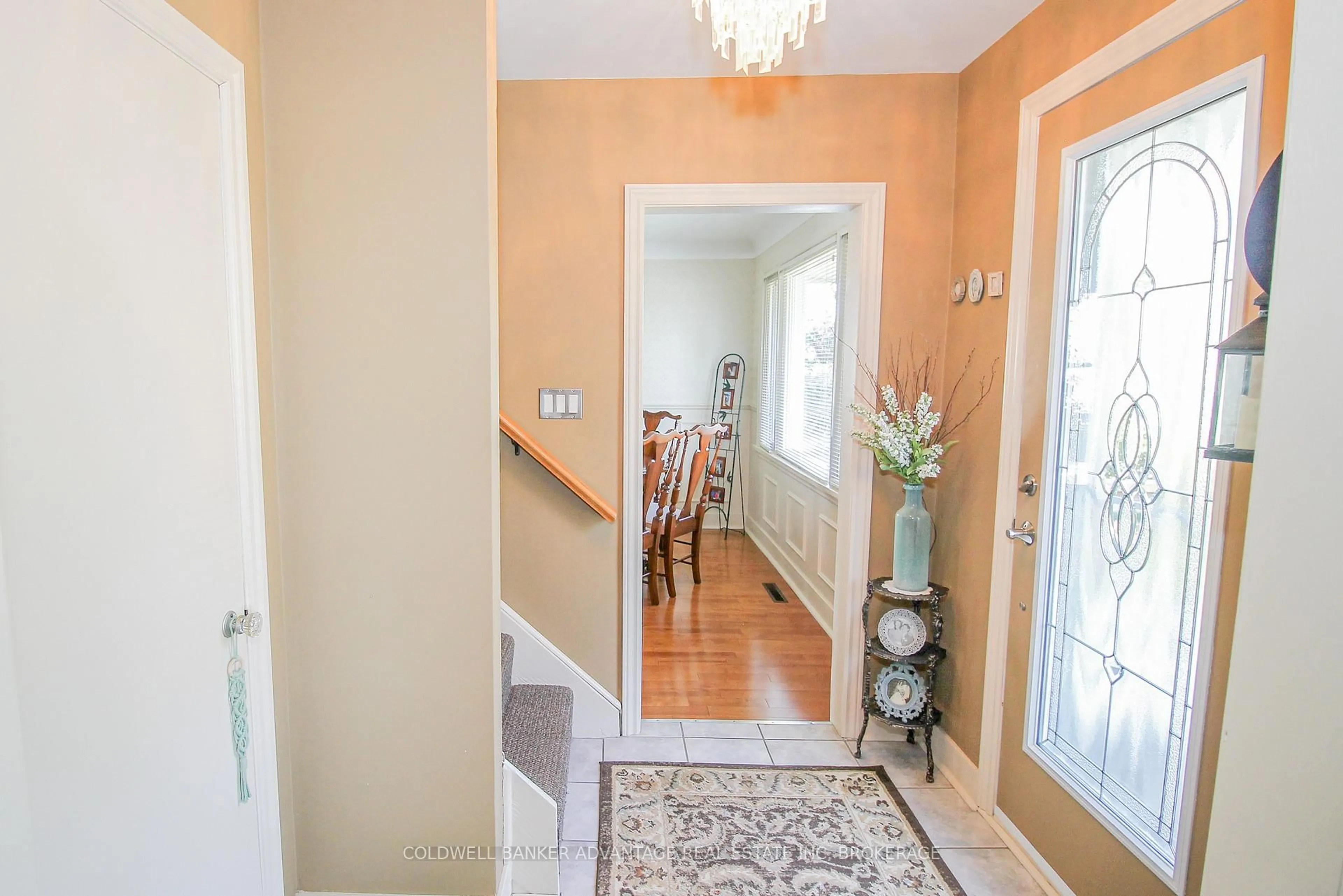 Indoor foyer for 43 Gram Ave, Welland Ontario L3C 1H5