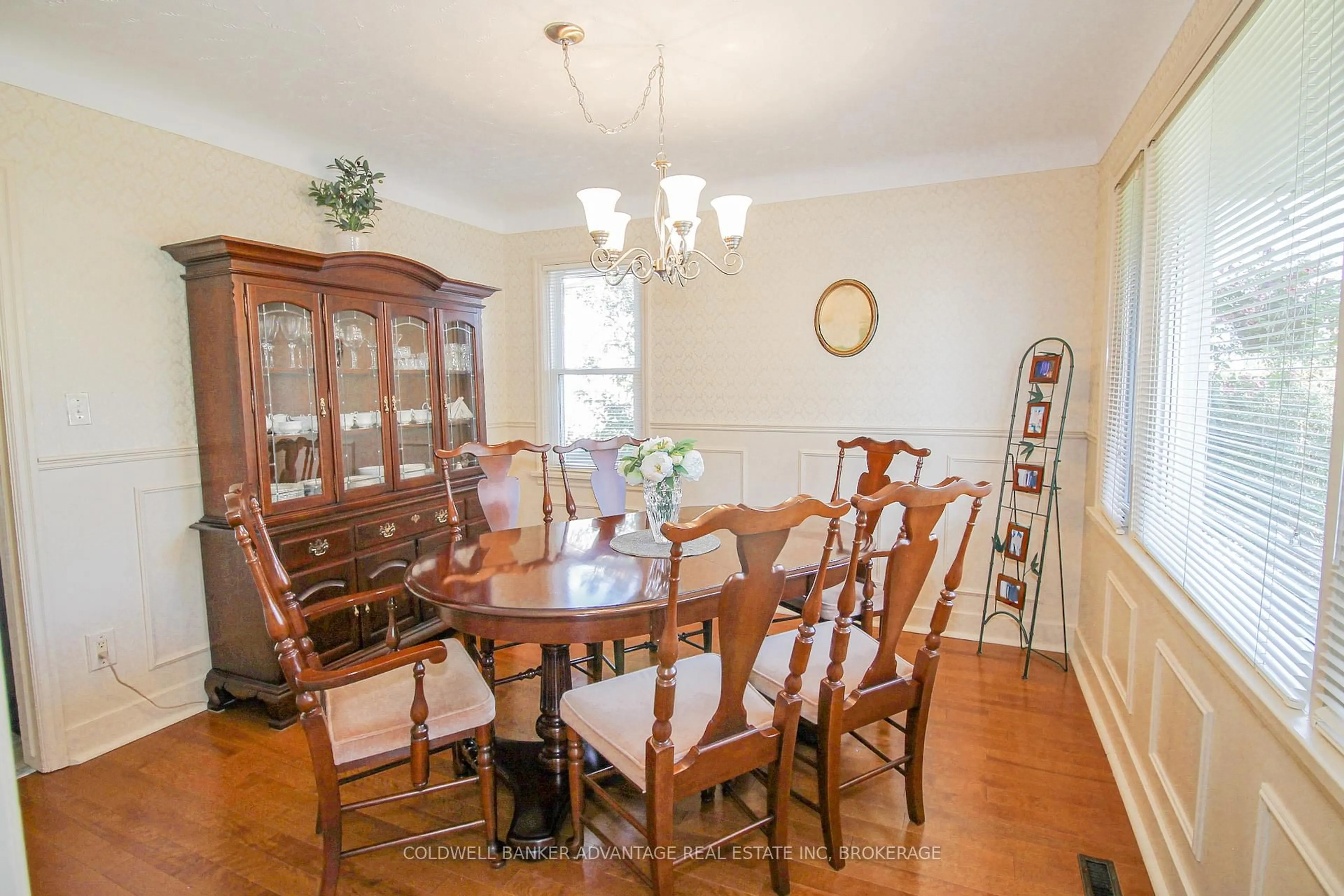 Dining room, wood/laminate floor for 43 Gram Ave, Welland Ontario L3C 1H5