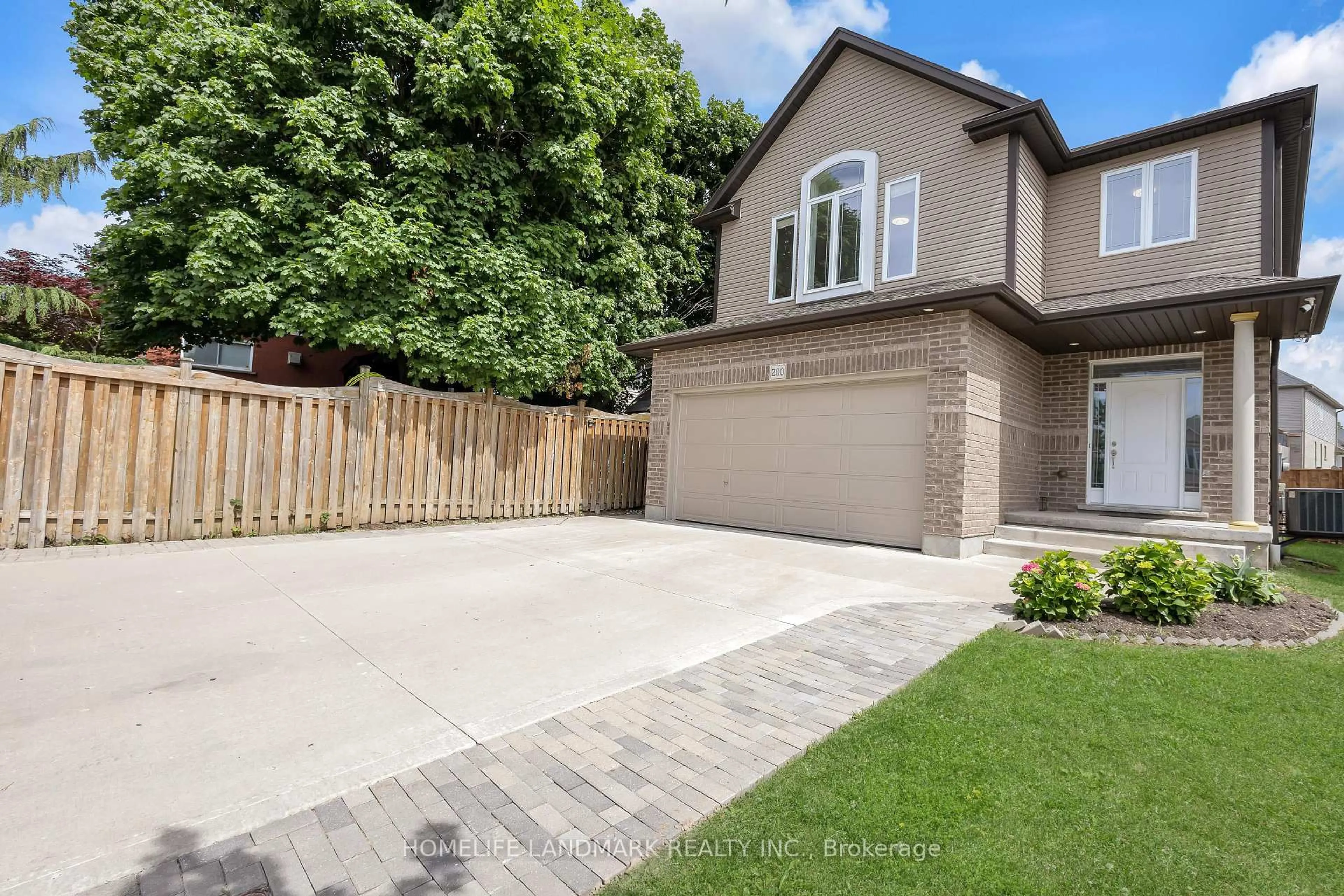 A pic from outside/outdoor area/front of a property/back of a property/a pic from drone, street for 200 Westfield Pl, Waterloo Ontario N2T 2R2