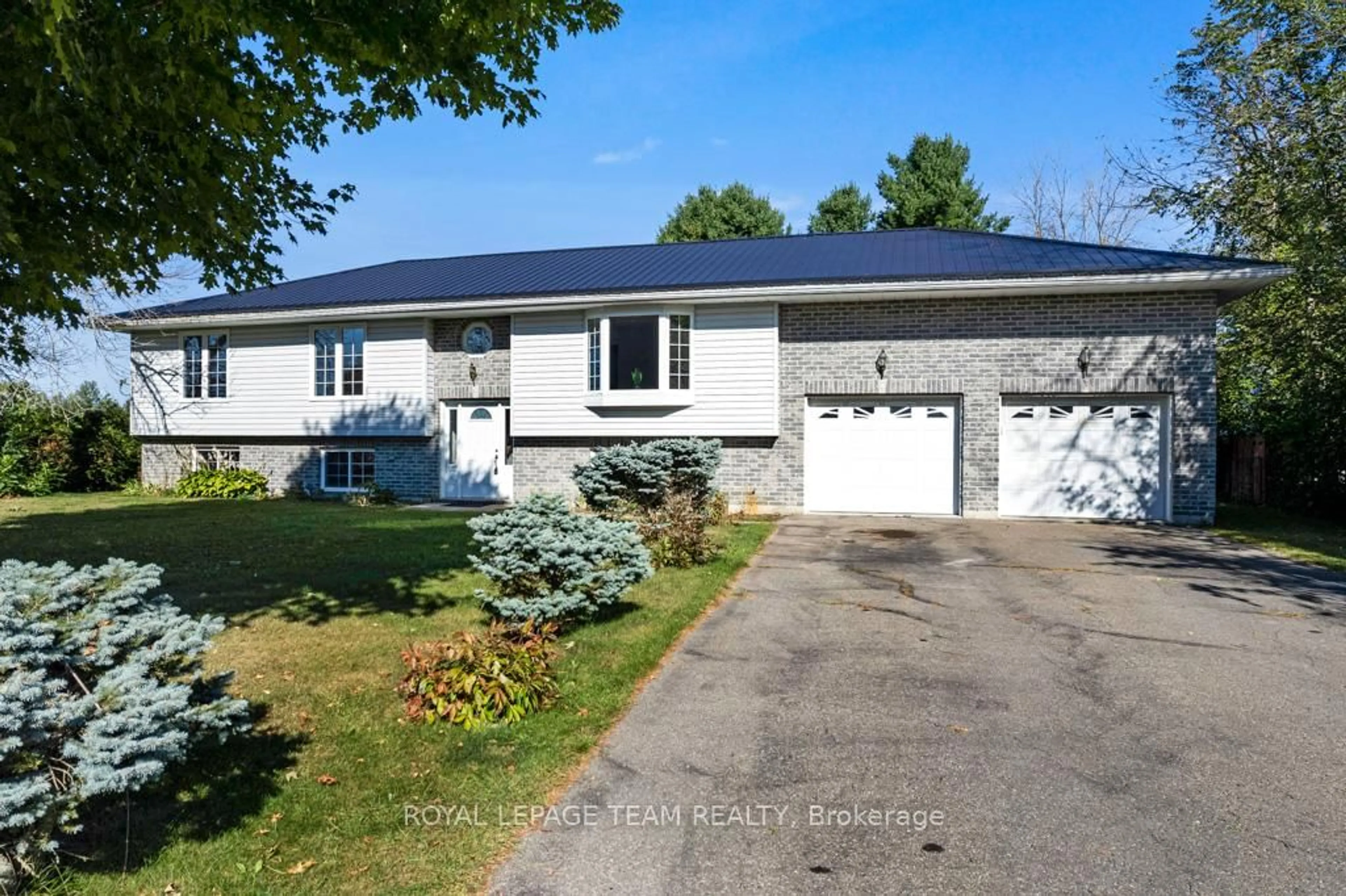 Home with vinyl exterior material, street for 712 Hyndman Rd, Edwardsburgh/Cardinal Ontario K0E 1X0