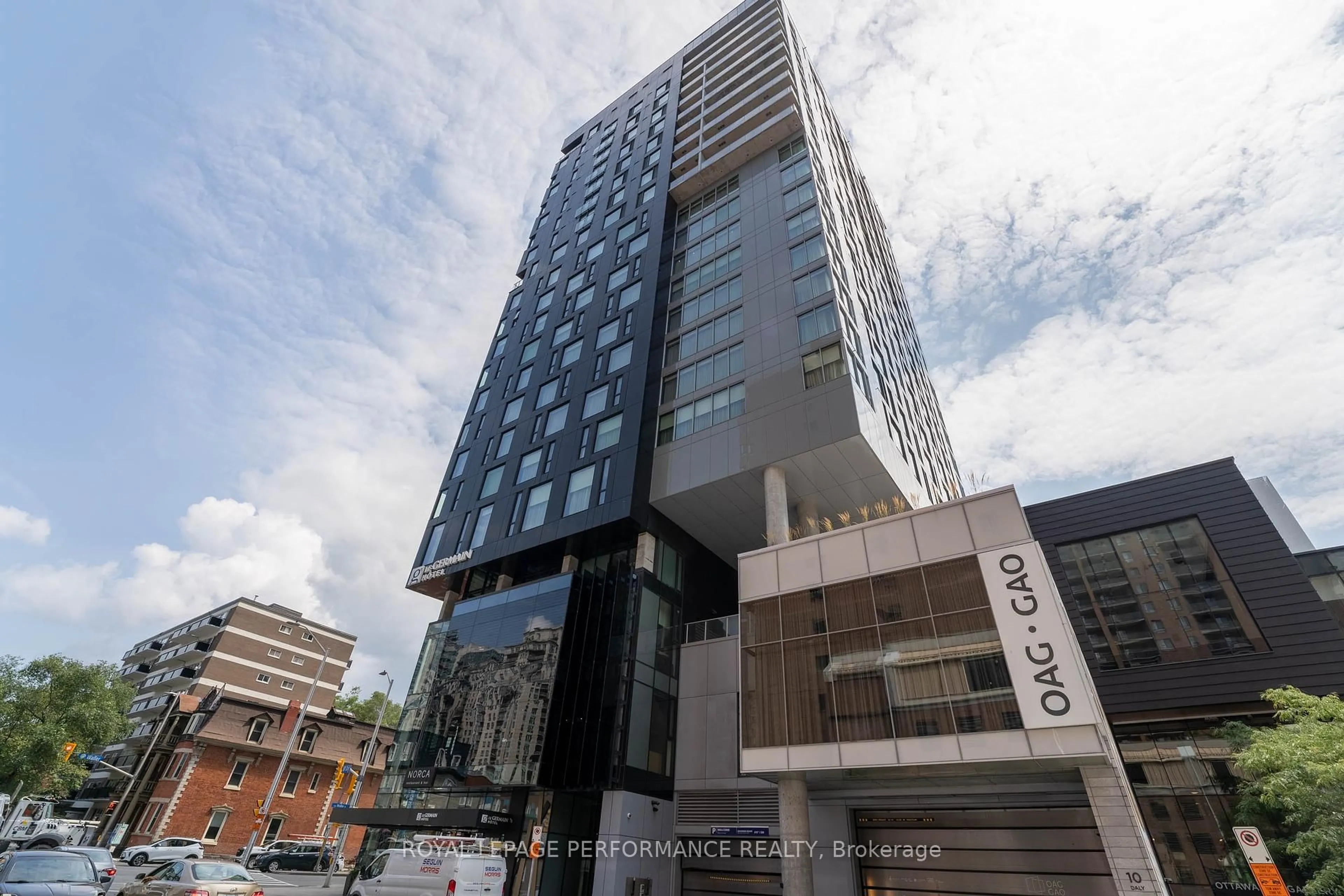Indoor foyer for 20 Daly Ave #1810, Ottawa Ontario K1N 0C6