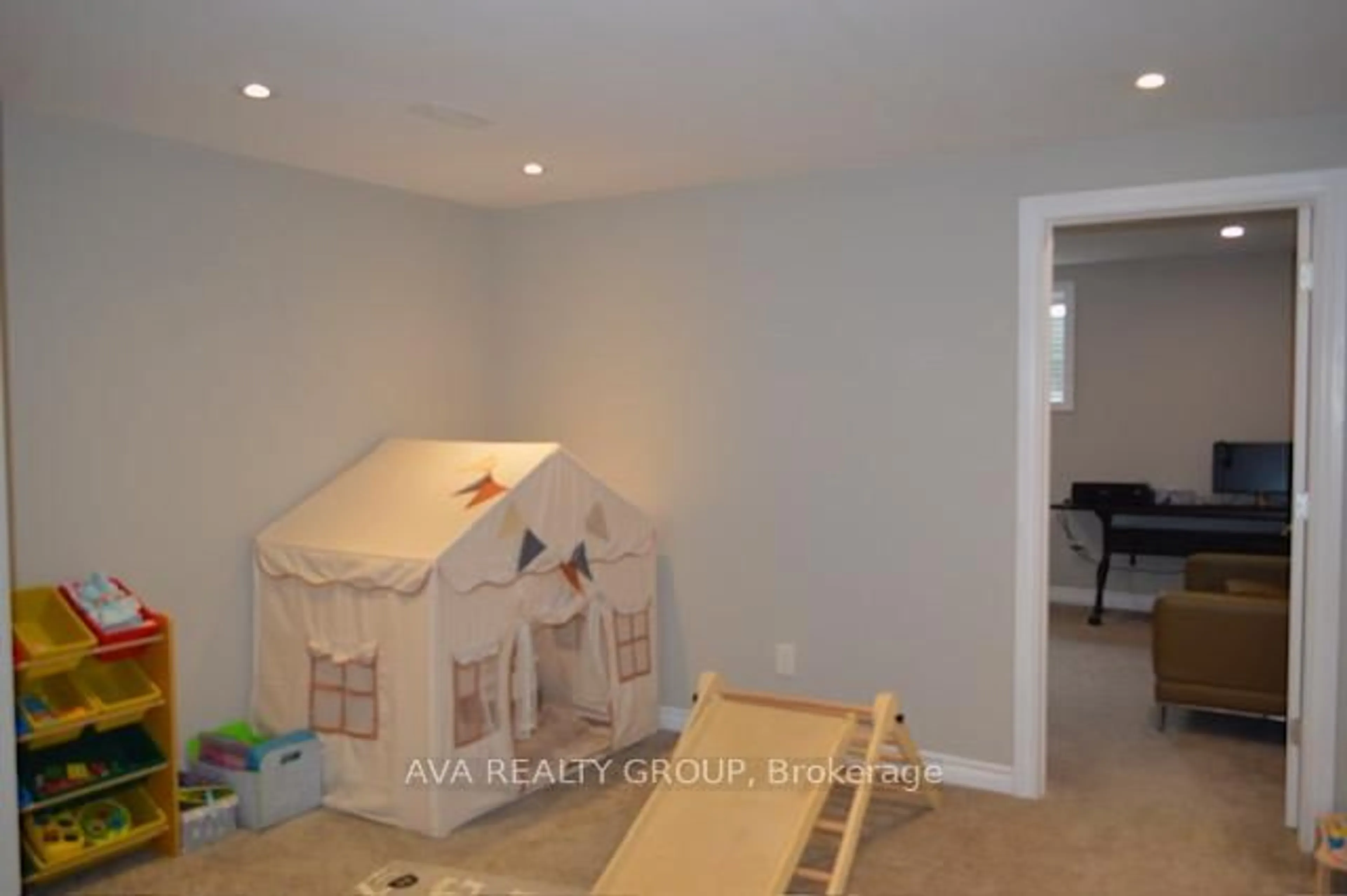 A pic of a room for 542 Triangle St, Ottawa Ontario K2M 0M5