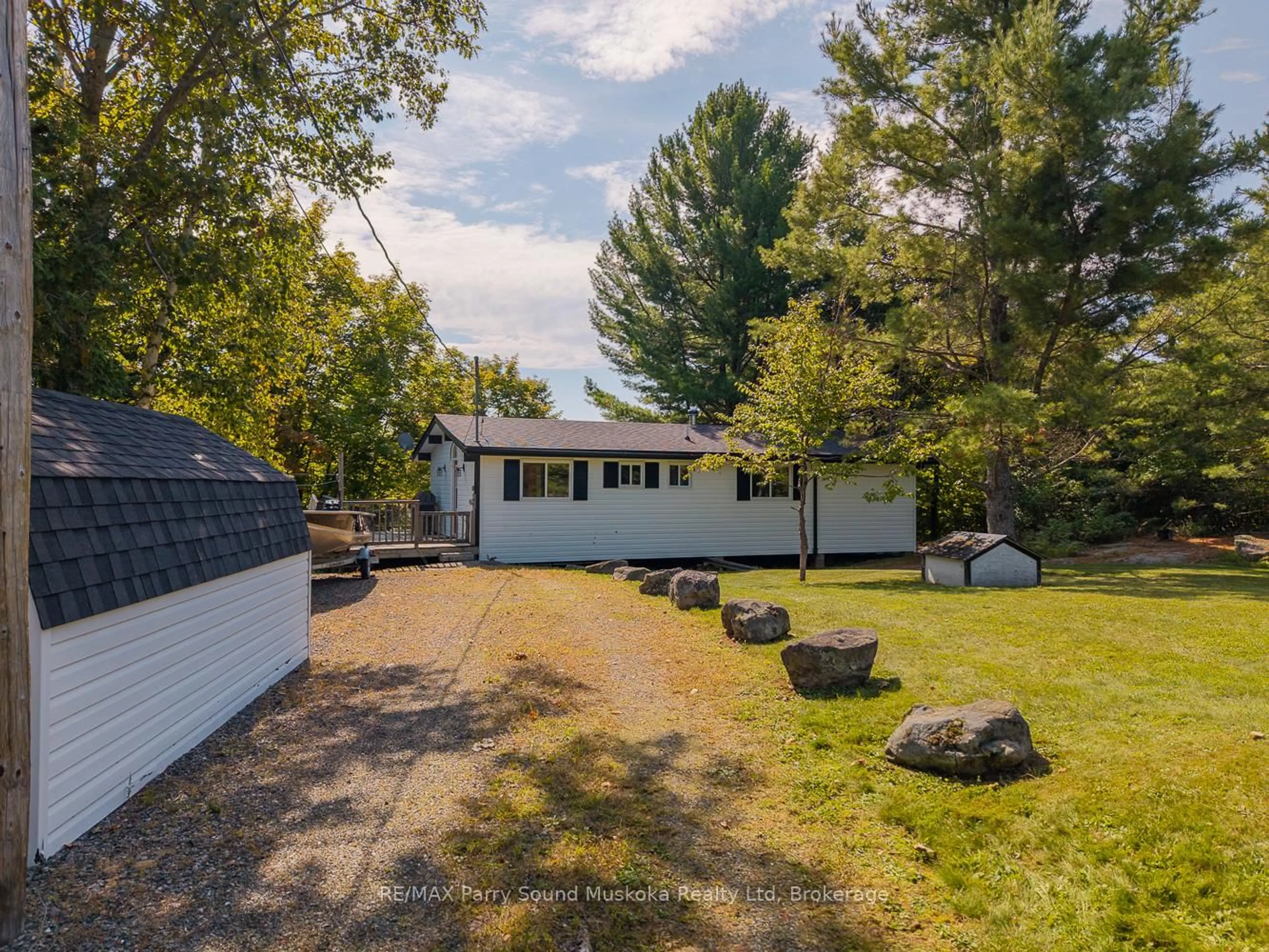 A pic from outside/outdoor area/front of a property/back of a property/a pic from drone, unknown for 8 Marine Dr, McKellar Ontario P2A 0B4