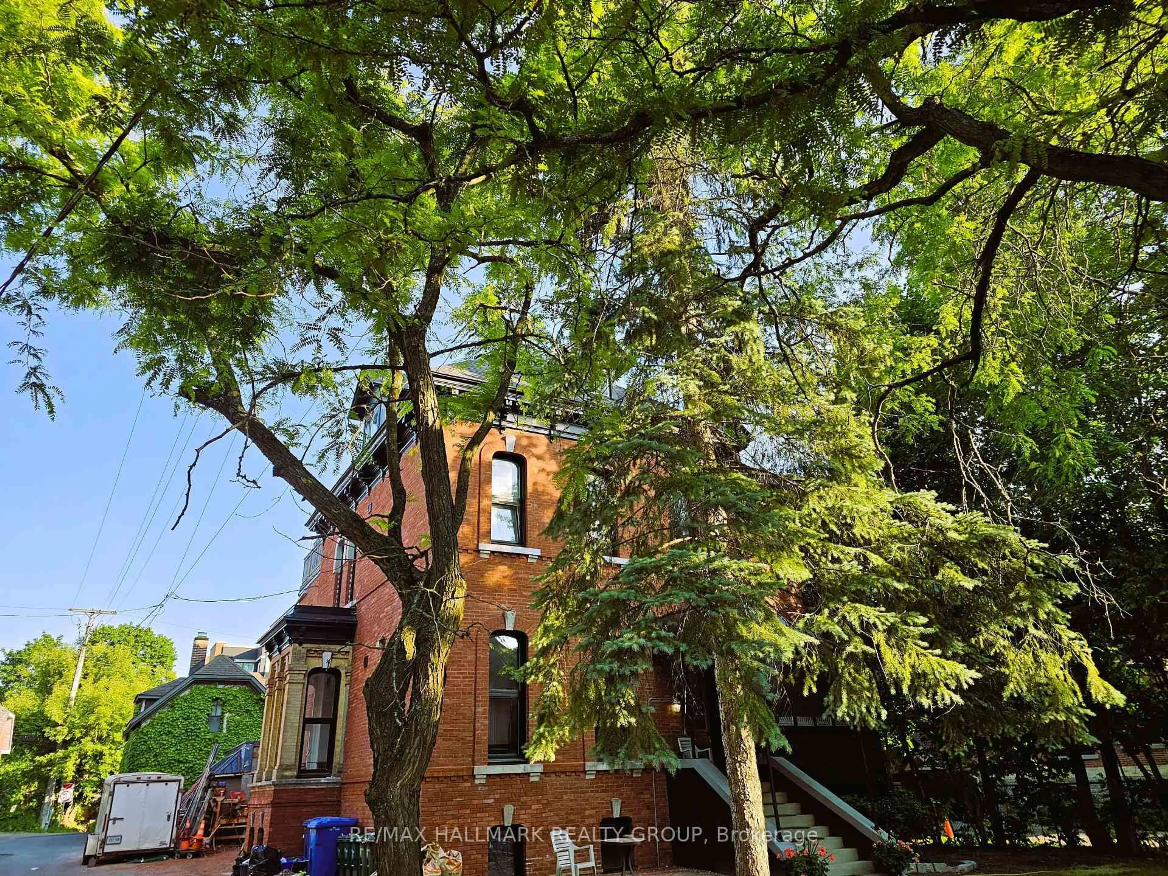 Patio, street for 460 Wilbrod St, Ottawa Ontario K1N 6M8