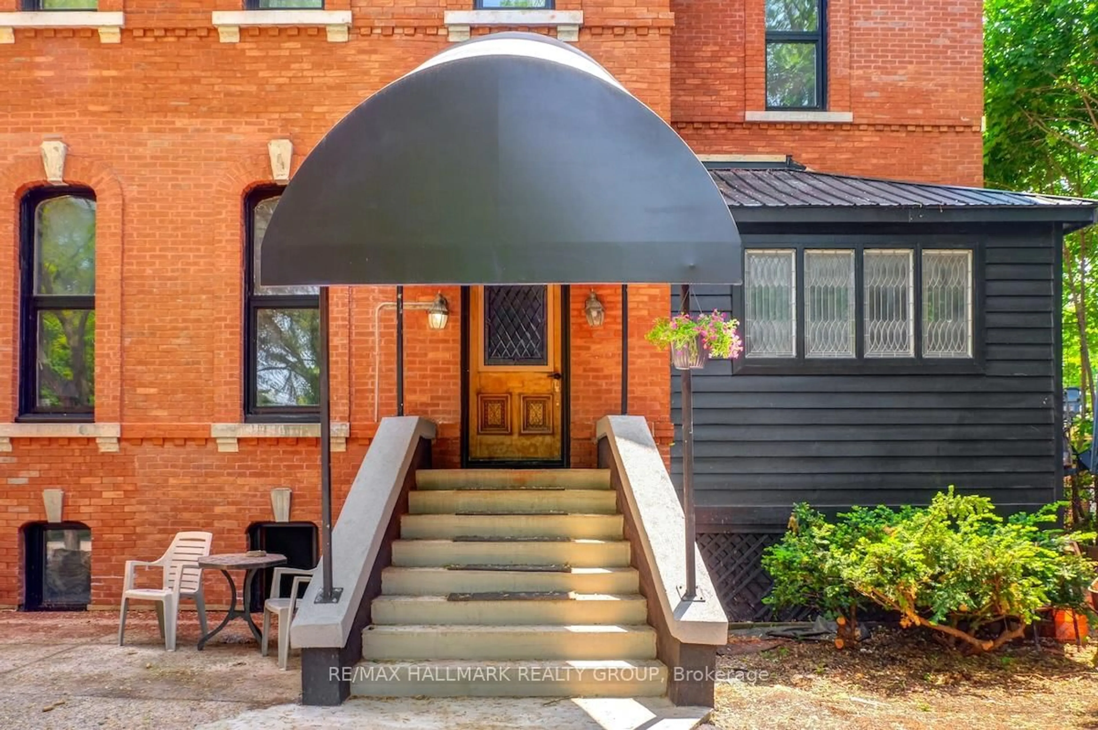 Unknown for 460 Wilbrod St, Ottawa Ontario K1N 6M8