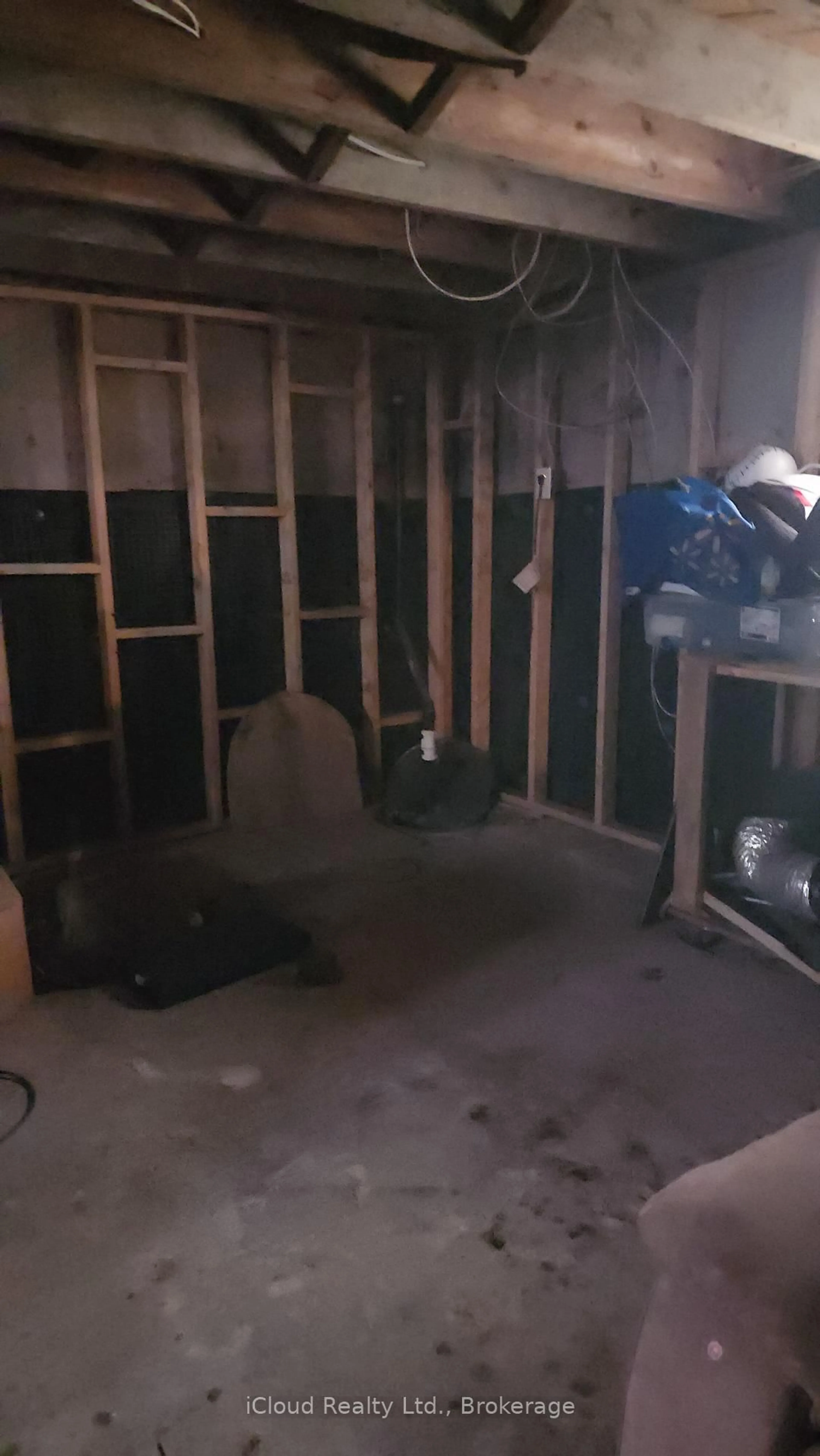 A pic of a room for 95 Chetwood St, St. Catharines Ontario L2S 2A6