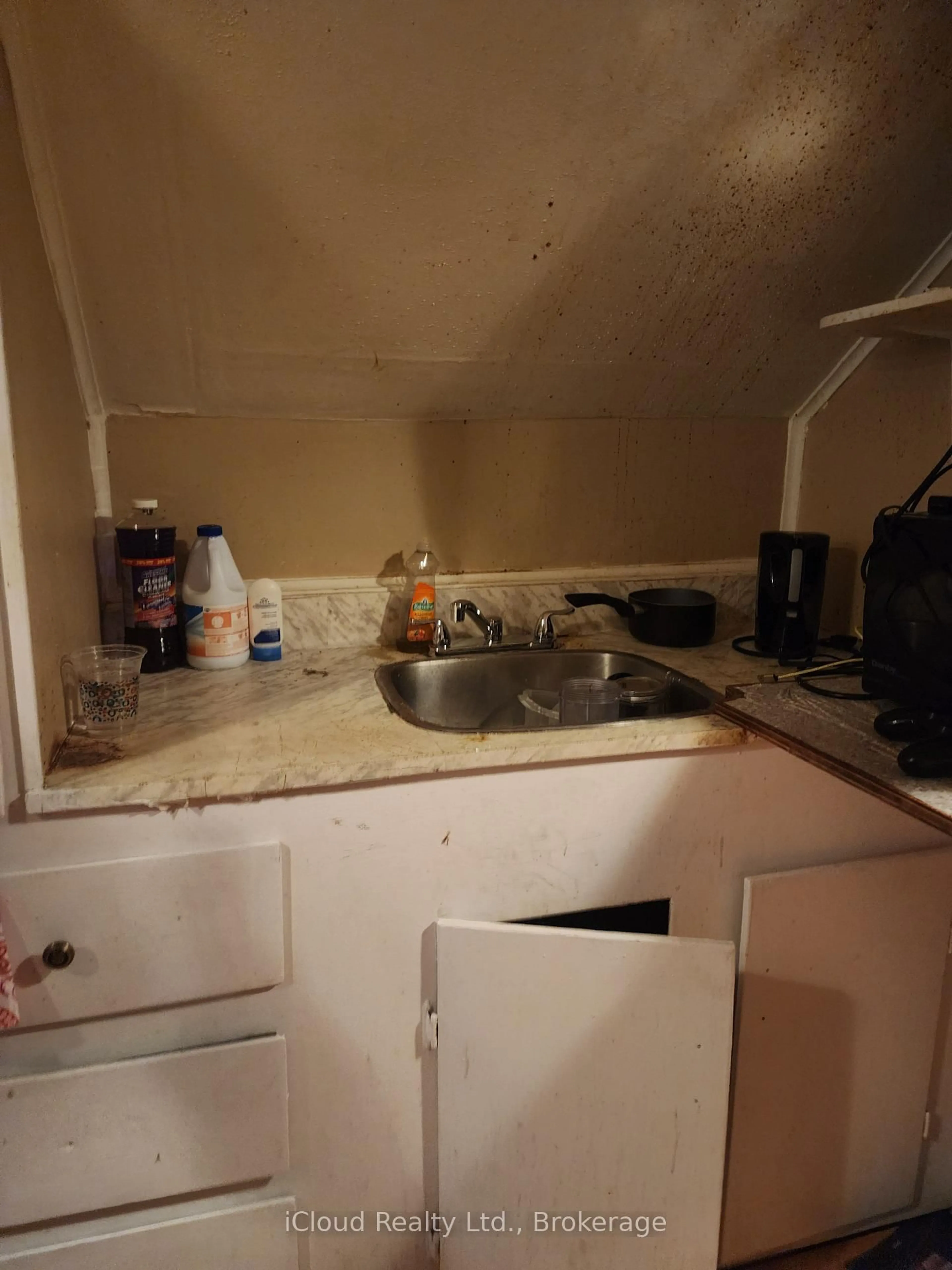 Standard kitchen, floor is not visible for 95 Chetwood St, St. Catharines Ontario L2S 2A6