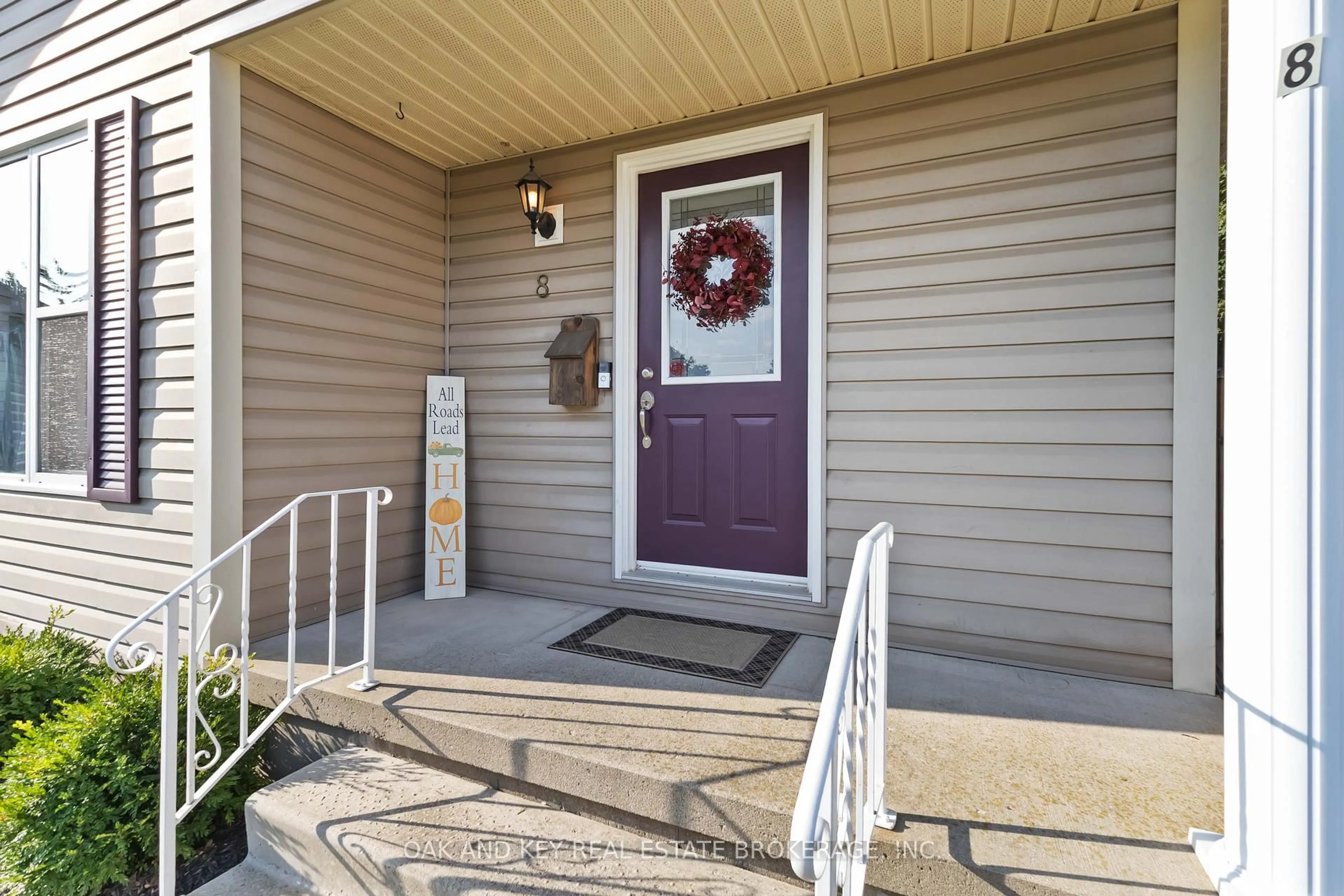 Indoor entryway for 8 Grace Crt, Aylmer Ontario N5H 3G6
