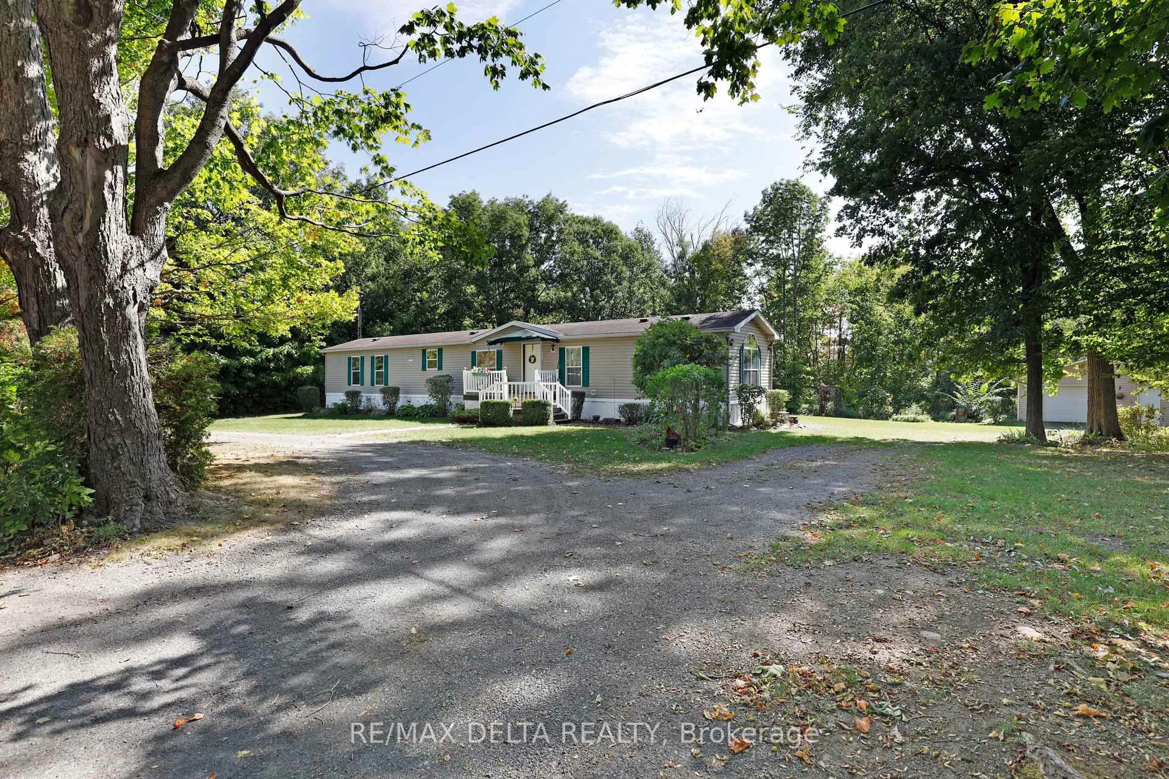 A pic from outside/outdoor area/front of a property/back of a property/a pic from drone, street for 15270 Concession 8-9 Rd, North Stormont Ontario K0A 1R0