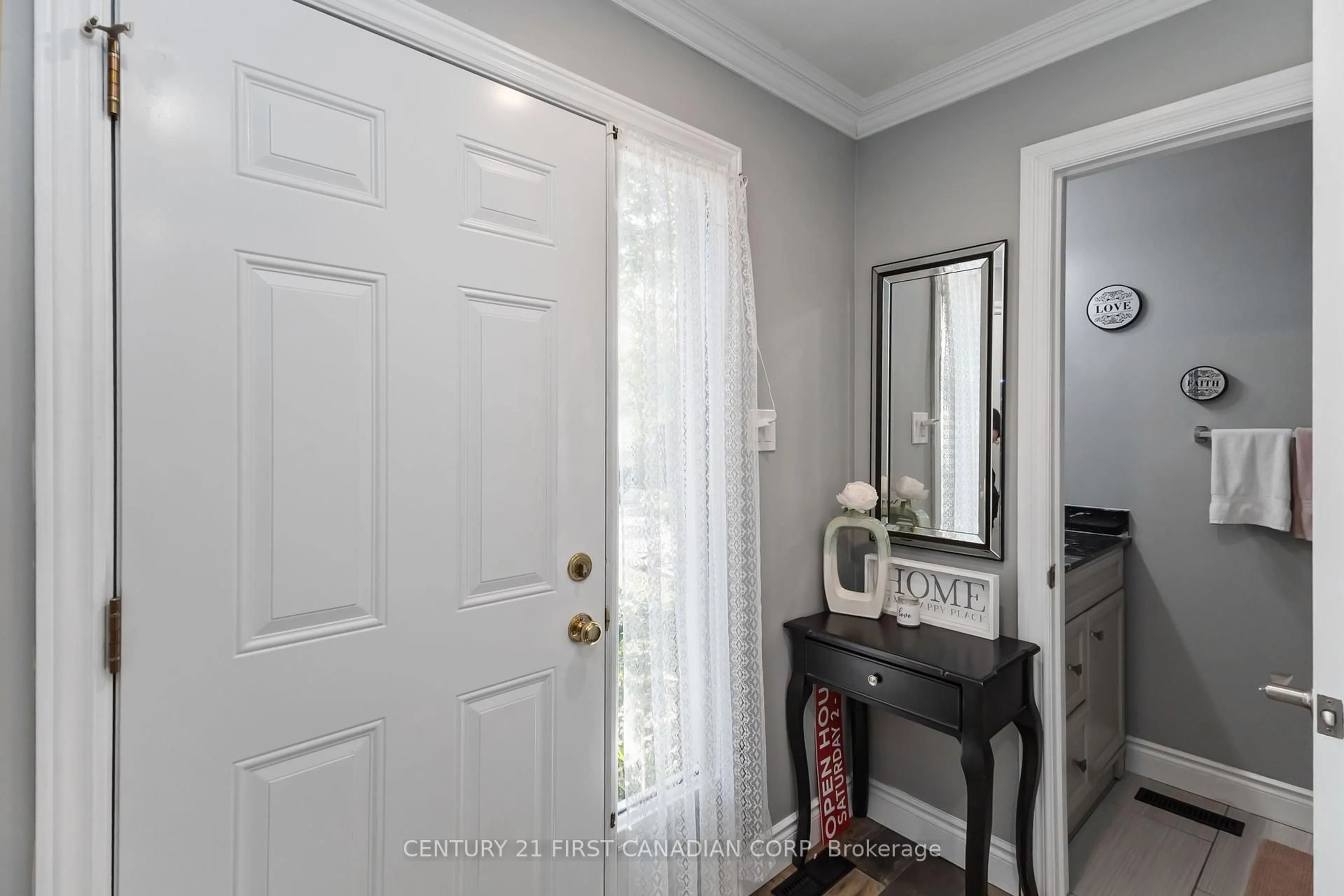 Indoor entryway for 131 Bonaventure Dr #7, London East Ontario N5V 4H8