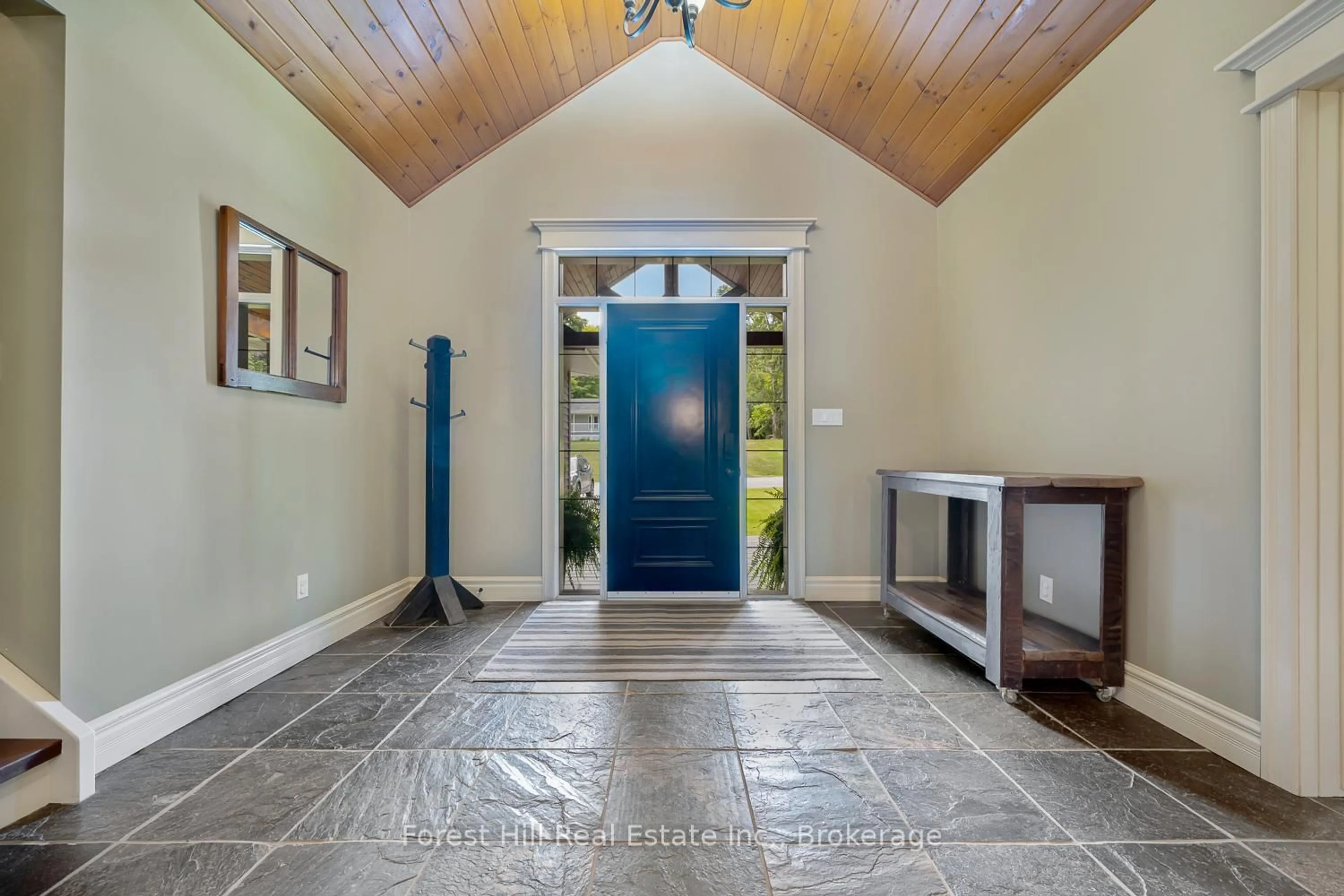 Indoor entryway for 37 Parkway Ave, McDougall Ontario P0G 1G0