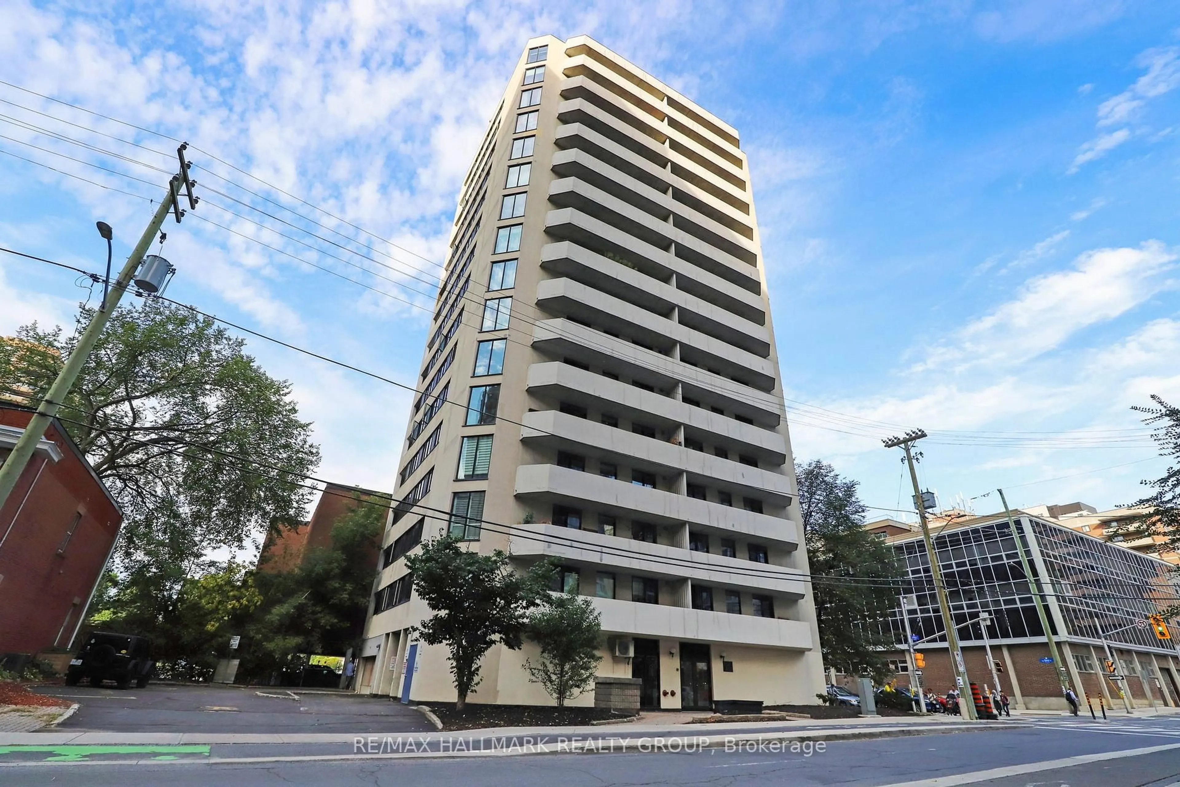 Unknown for 200 Bay St #704, Ottawa Ontario K1R 7W8