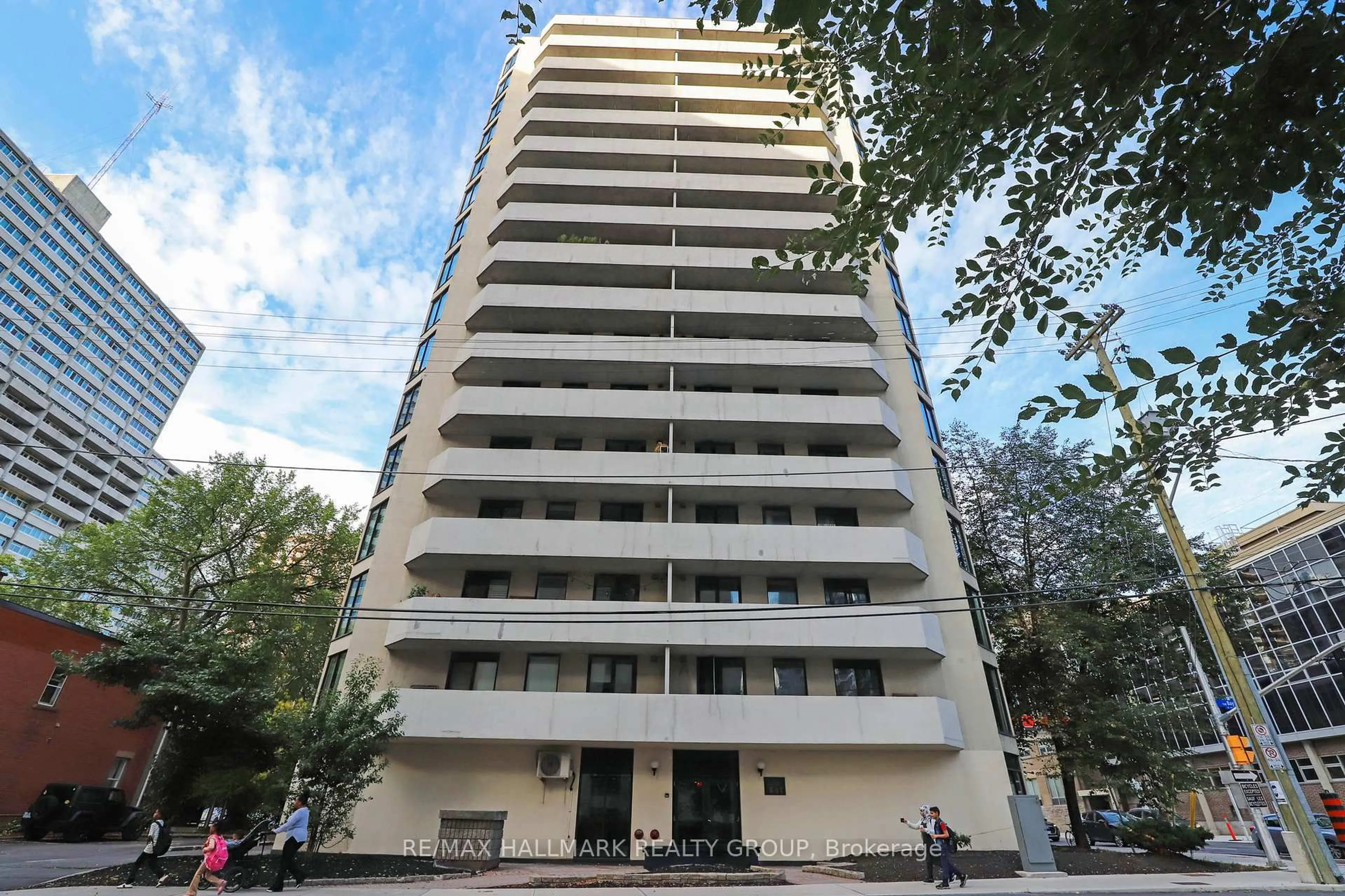 Unknown for 200 Bay St #704, Ottawa Ontario K1R 7W8