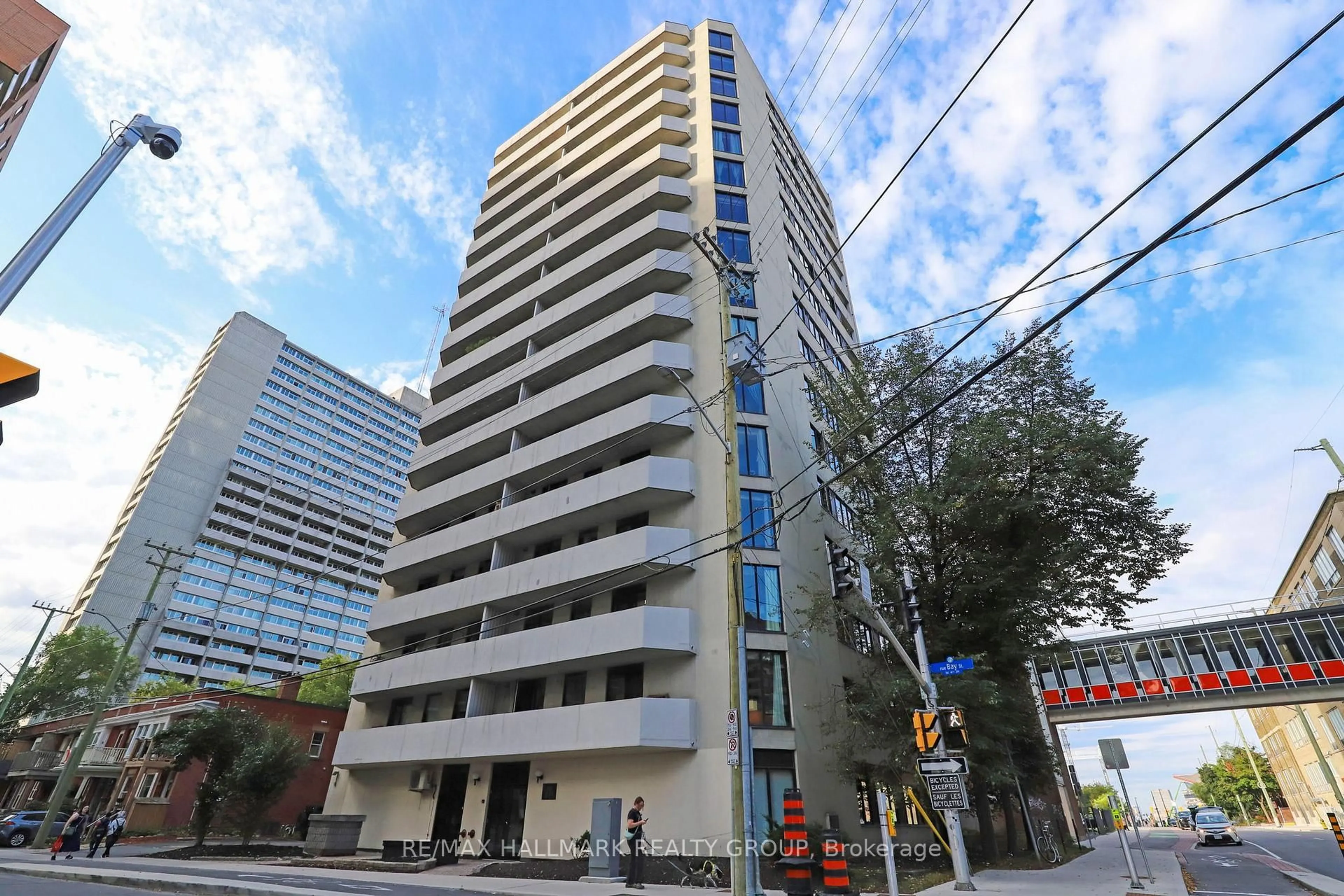 Patio, building for 200 Bay St #704, Ottawa Ontario K1R 7W8