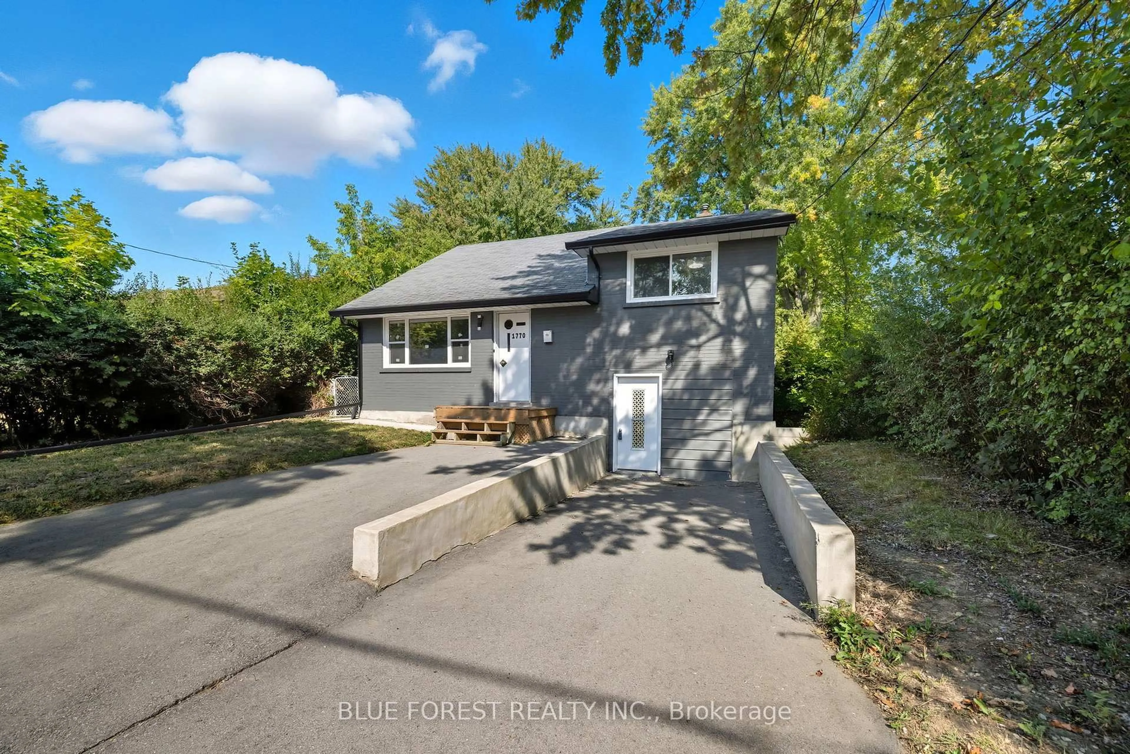 A pic from outside/outdoor area/front of a property/back of a property/a pic from drone, street for 1770 Seeley Dr, London East Ontario N5W 2B1