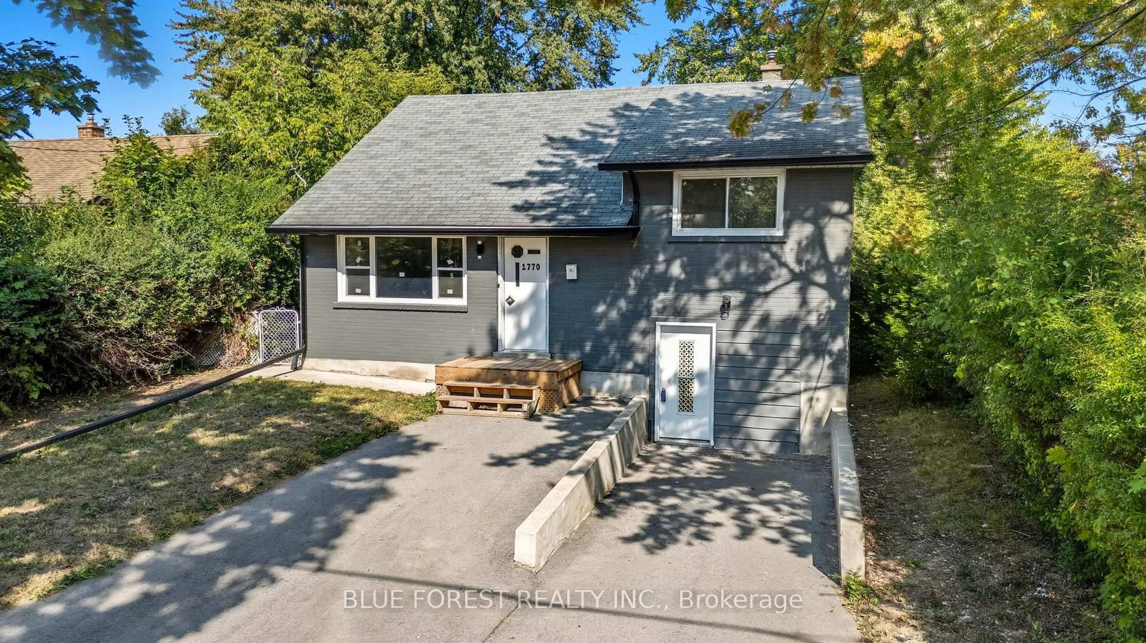Home with vinyl exterior material, street for 1770 Seeley Dr, London East Ontario N5W 2B1