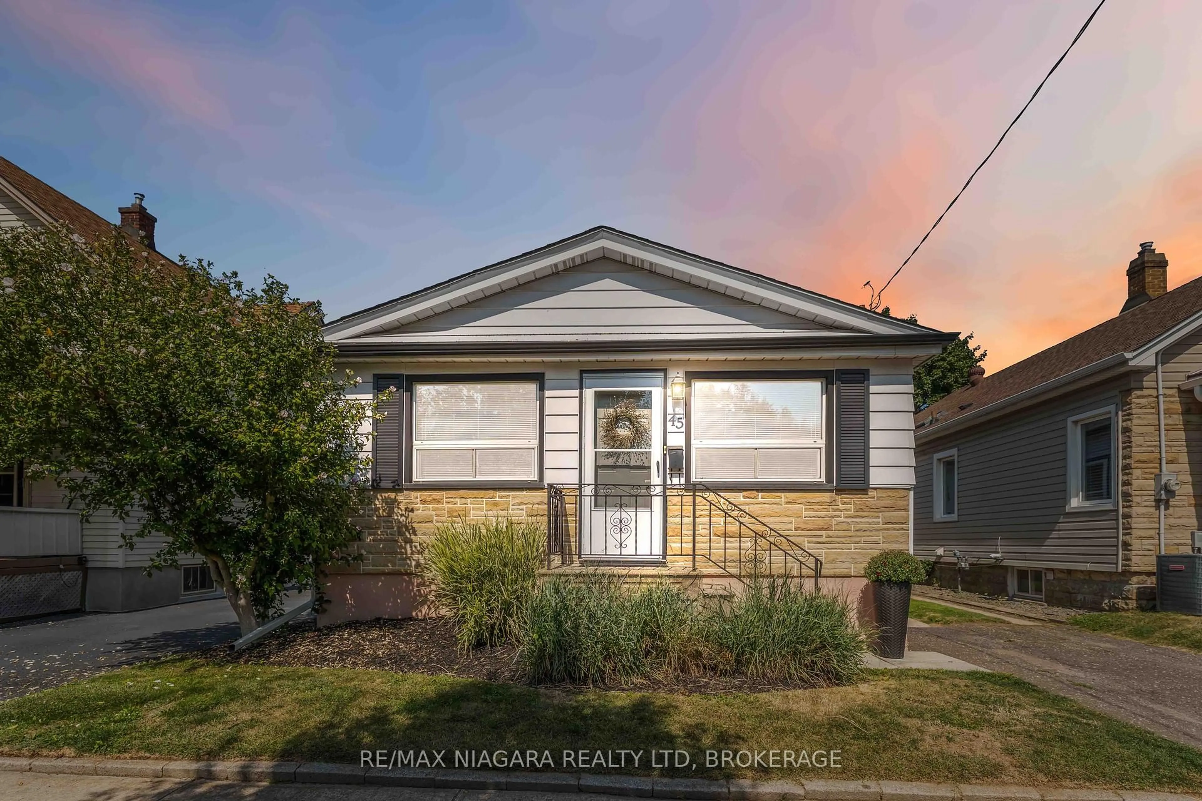 Unknown for 45 Junkin St, St. Catharines Ontario L2R 1N5