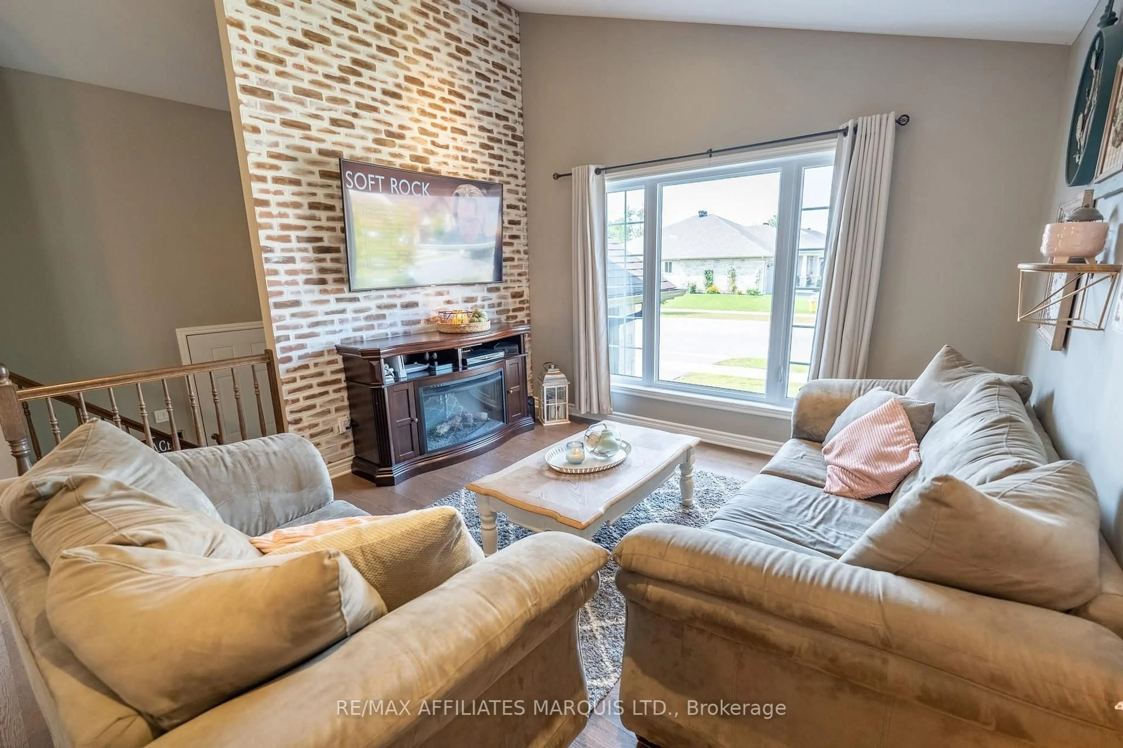 Living room with furniture, ceramic/tile floor for 46 MERCIER Ave, Cornwall Ontario K6K 0B8