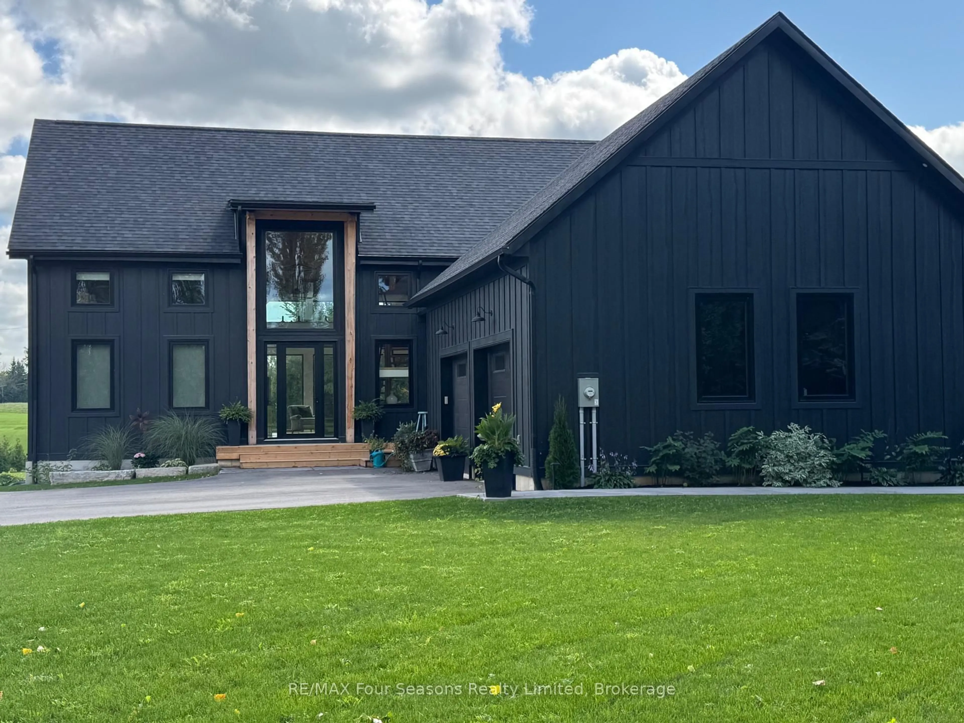 A pic from outside/outdoor area/front of a property/back of a property/a pic from drone, unknown for 113 Slabtown Rd, Blue Mountains Ontario N0H 1J0