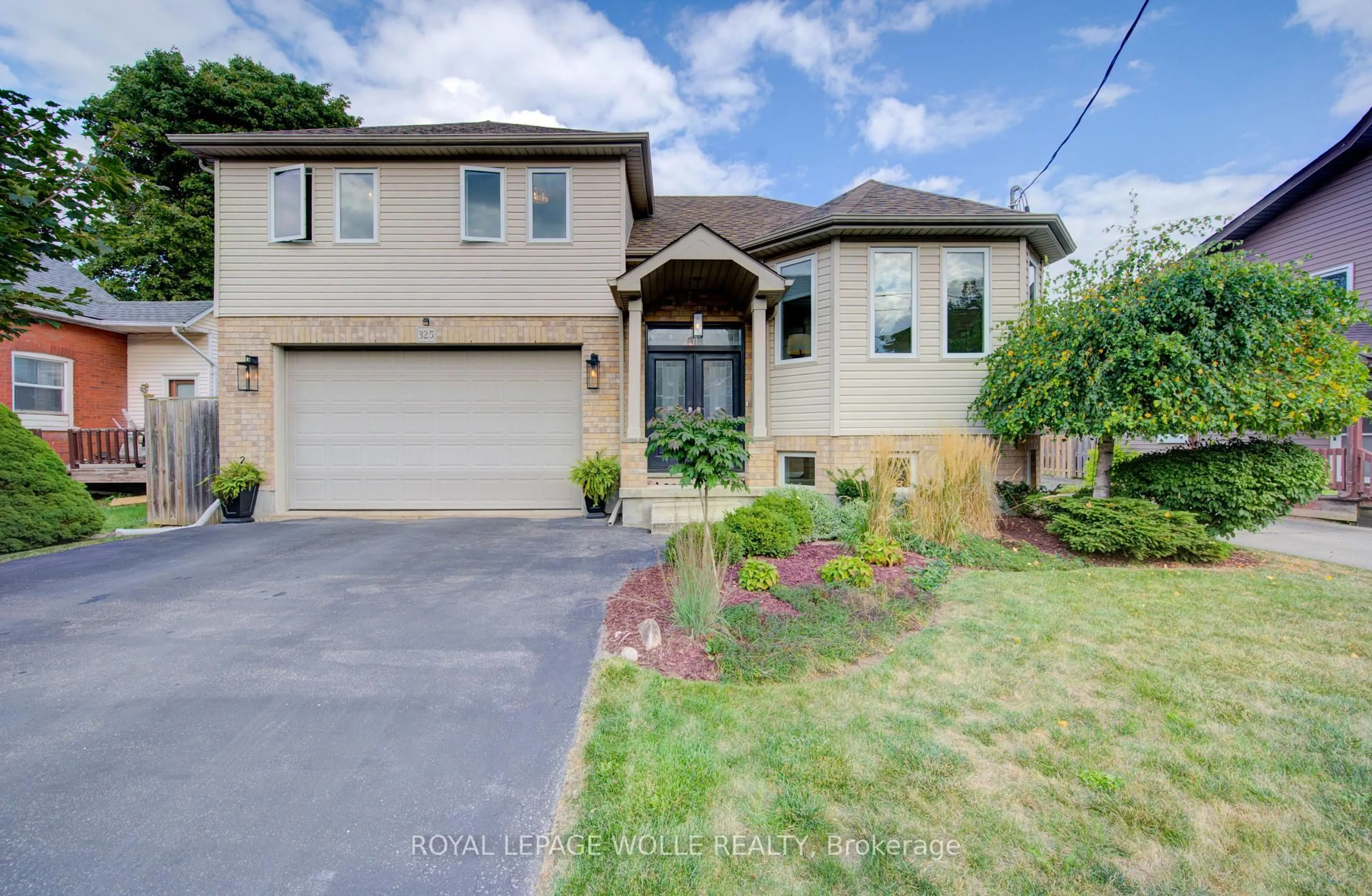Unknown for 325 Middle St, Cambridge Ontario N3H 3Z7