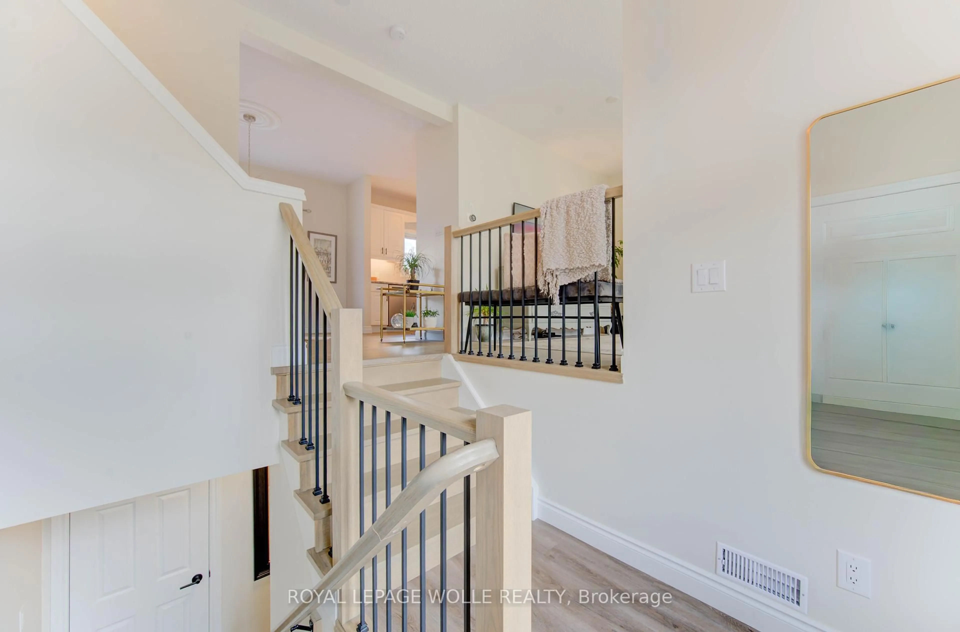 Unknown for 325 Middle St, Cambridge Ontario N3H 3Z7