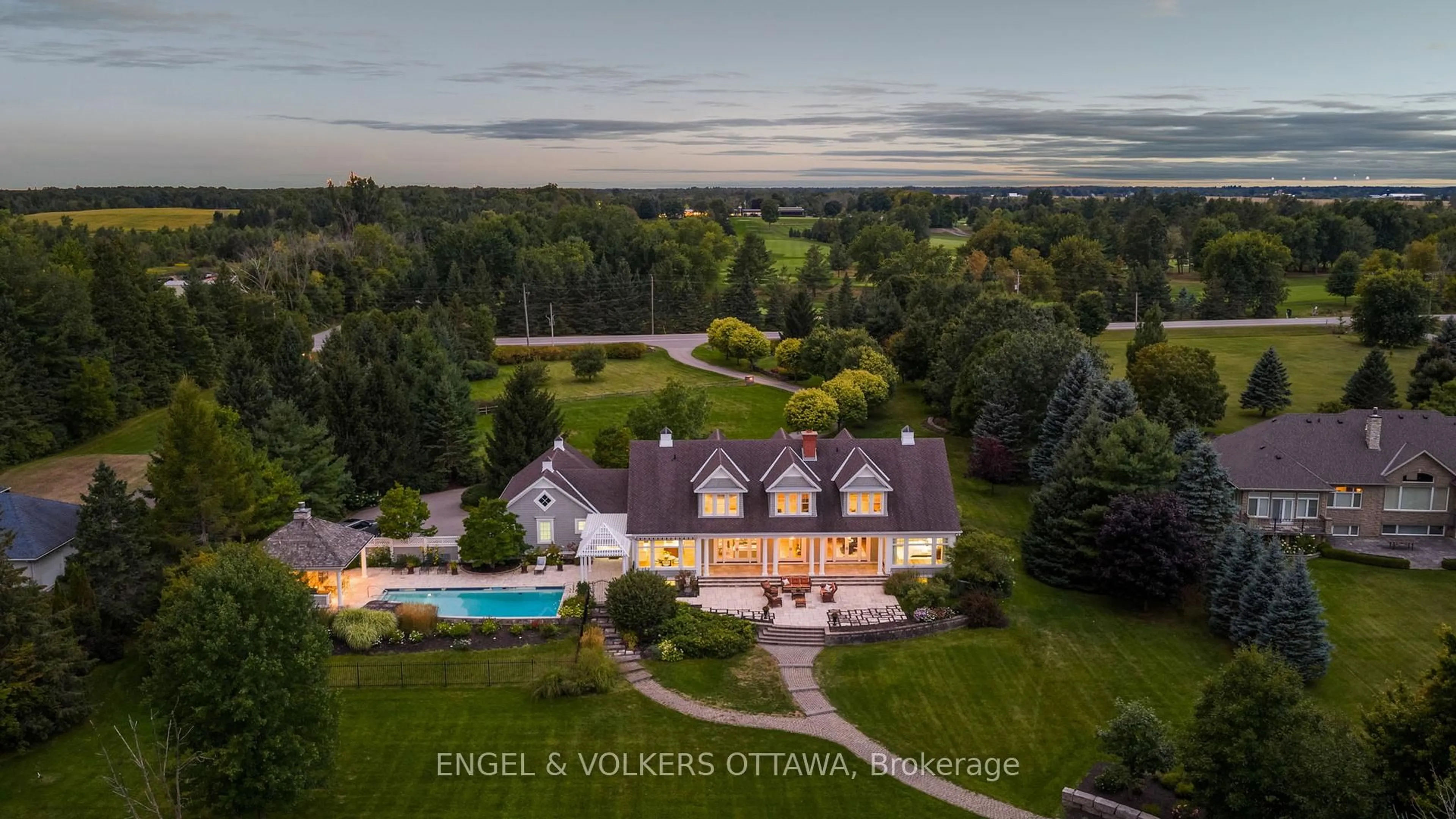 A pic from outside/outdoor area/front of a property/back of a property/a pic from drone, water/lake/river/ocean view for 6029 Rideau Valley Dr, Manotick Ontario K4M 1B3
