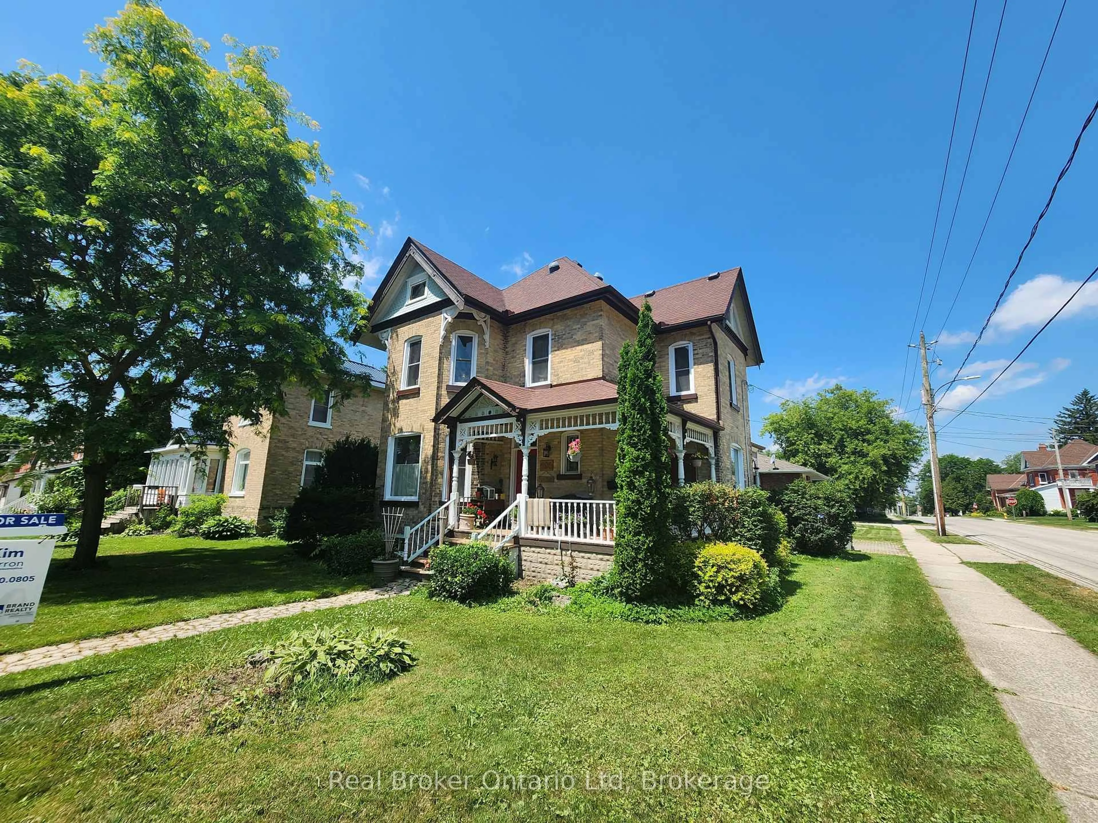 A pic from outside/outdoor area/front of a property/back of a property/a pic from drone, street for 295 Livingstone Ave, North Perth Ontario N4W 1P8