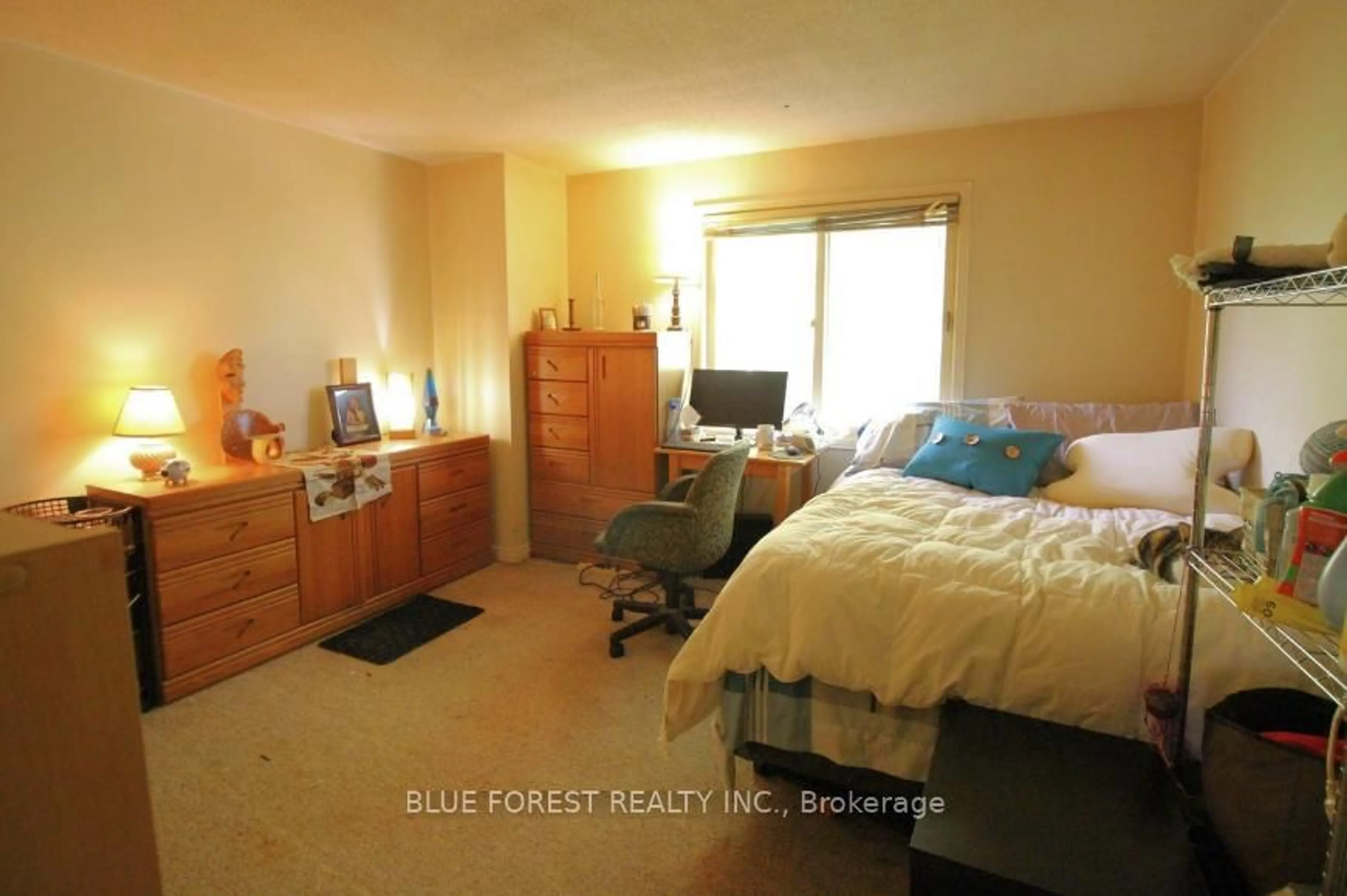 A pic of a room for 2039 Aldersbrook Rd, London North Ontario N6G 3N2