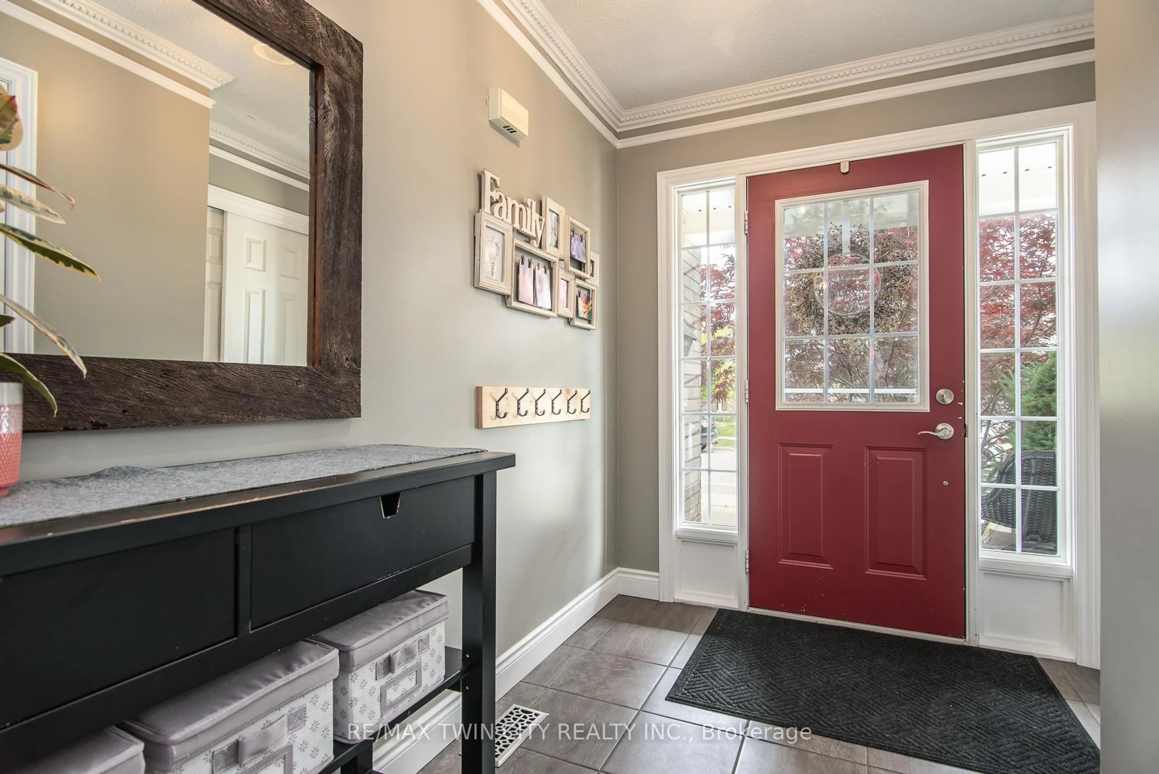 Indoor entryway for 55 Isabella St, Kitchener Ontario N2E 4J8