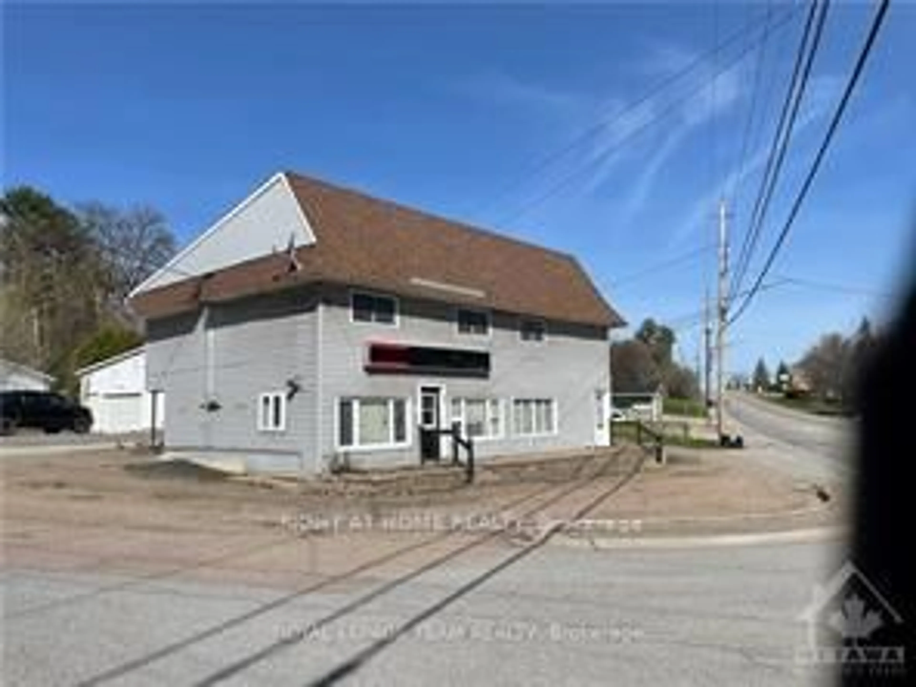 A pic from outside/outdoor area/front of a property/back of a property/a pic from drone, building for 45 Pembroke St, Cobden Ontario K0J 1K0