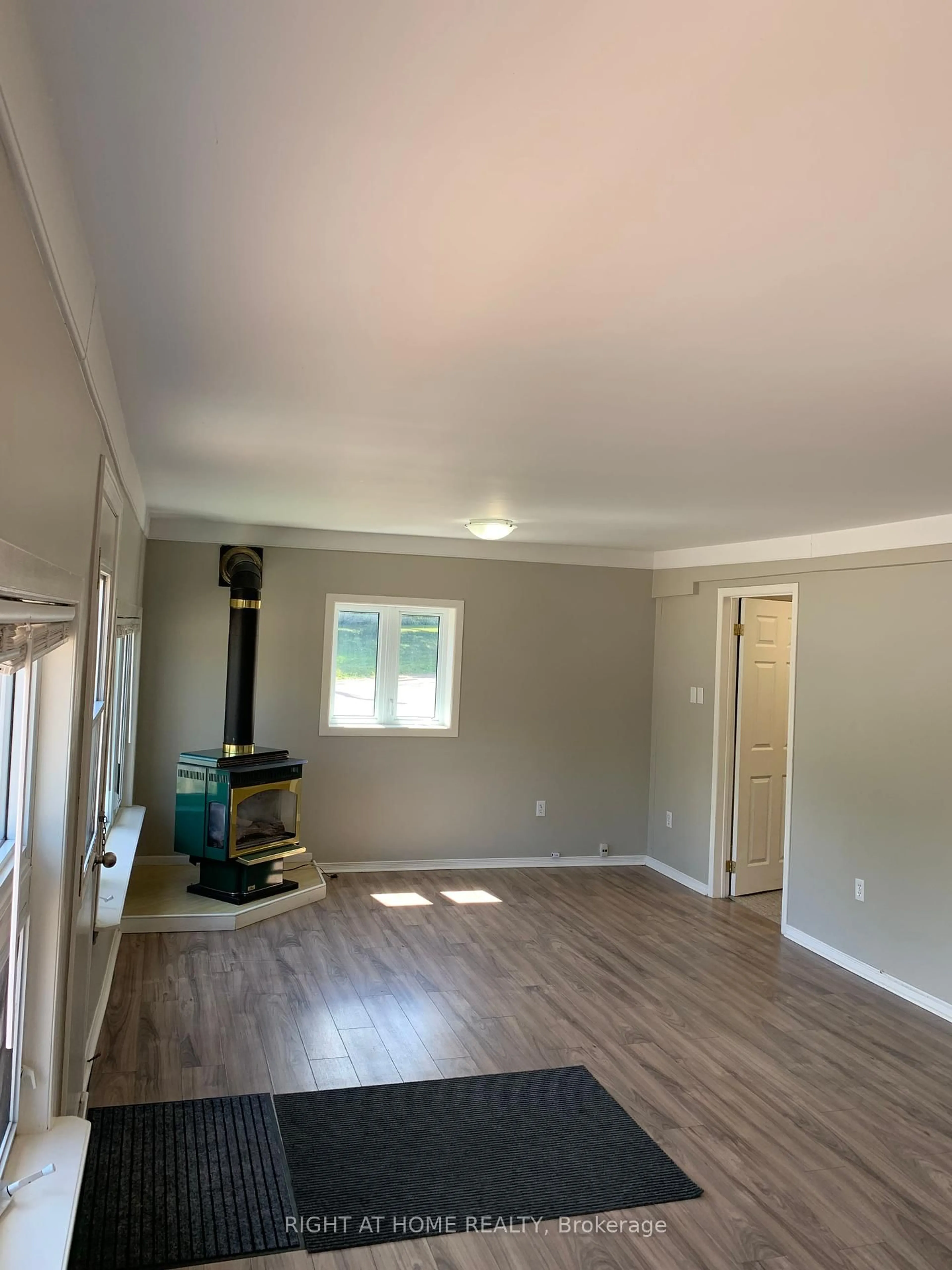A pic of a room for 45 Pembroke St, Cobden Ontario K0J 1K0