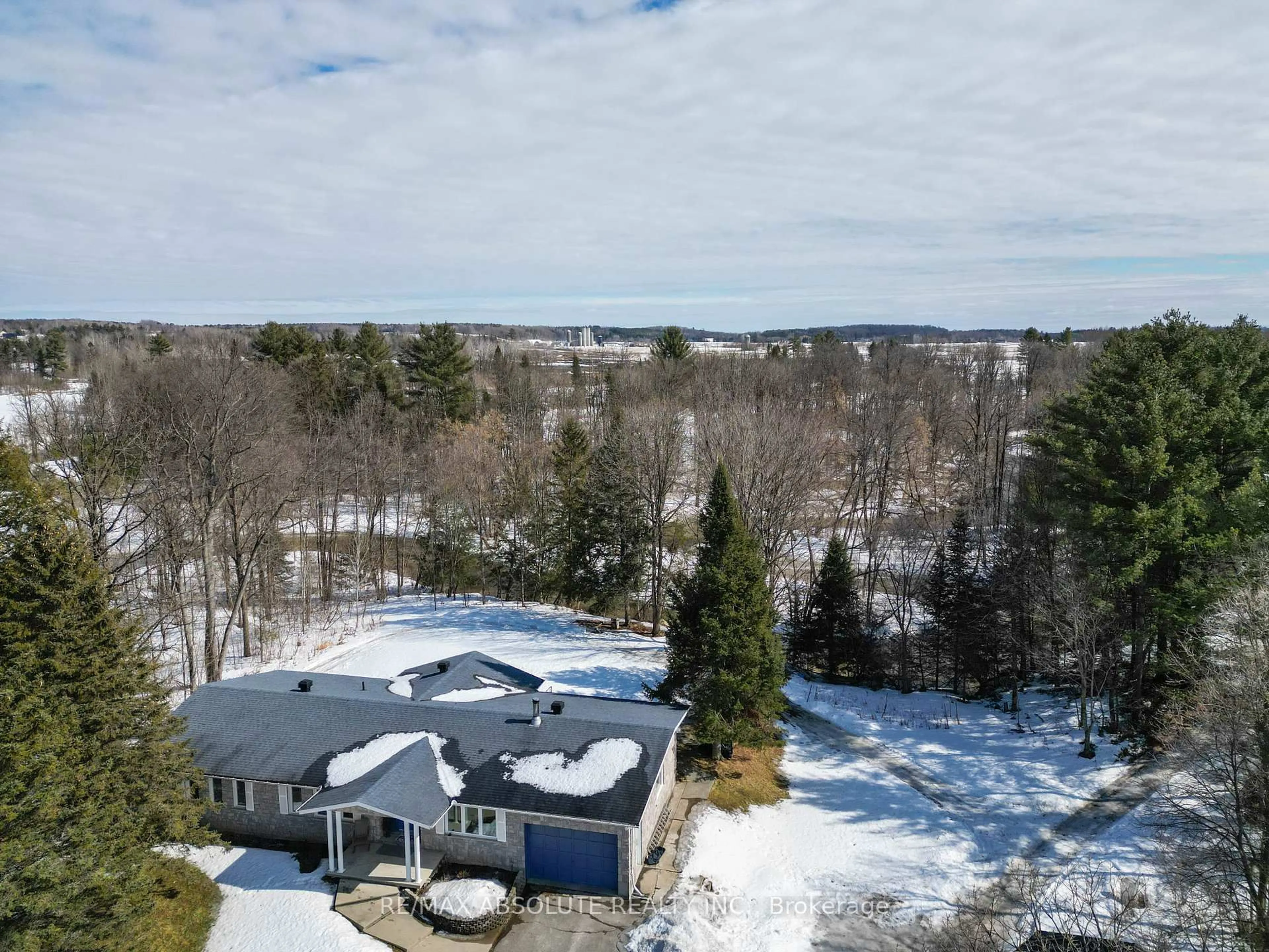 A pic from outside/outdoor area/front of a property/back of a property/a pic from drone, water/lake/river/ocean view for 1578 David Rd, Clarence-Rockland Ontario K4K 1K7