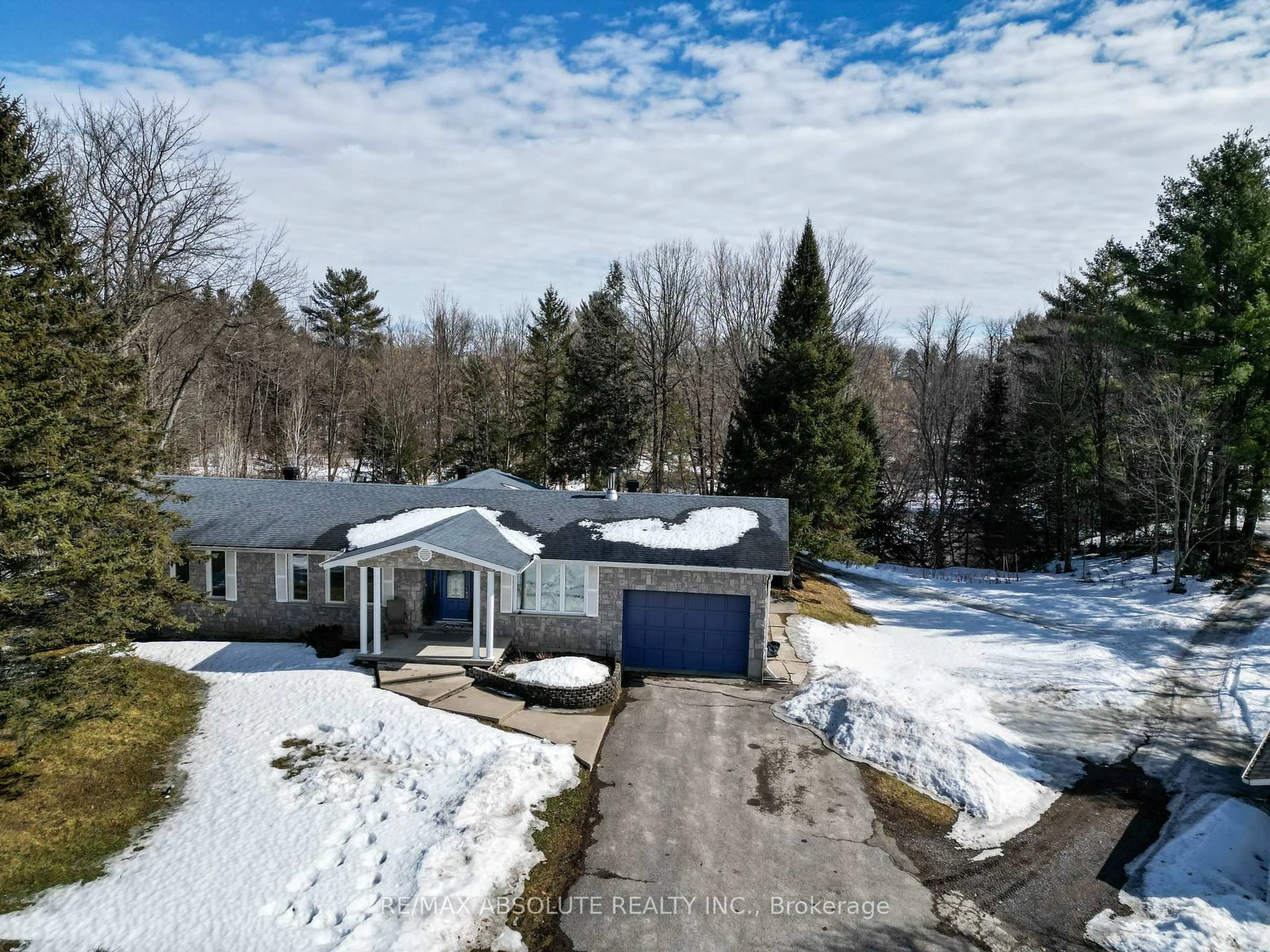 A pic from outside/outdoor area/front of a property/back of a property/a pic from drone, unknown for 1578 David Rd, Clarence-Rockland Ontario K4K 1K7