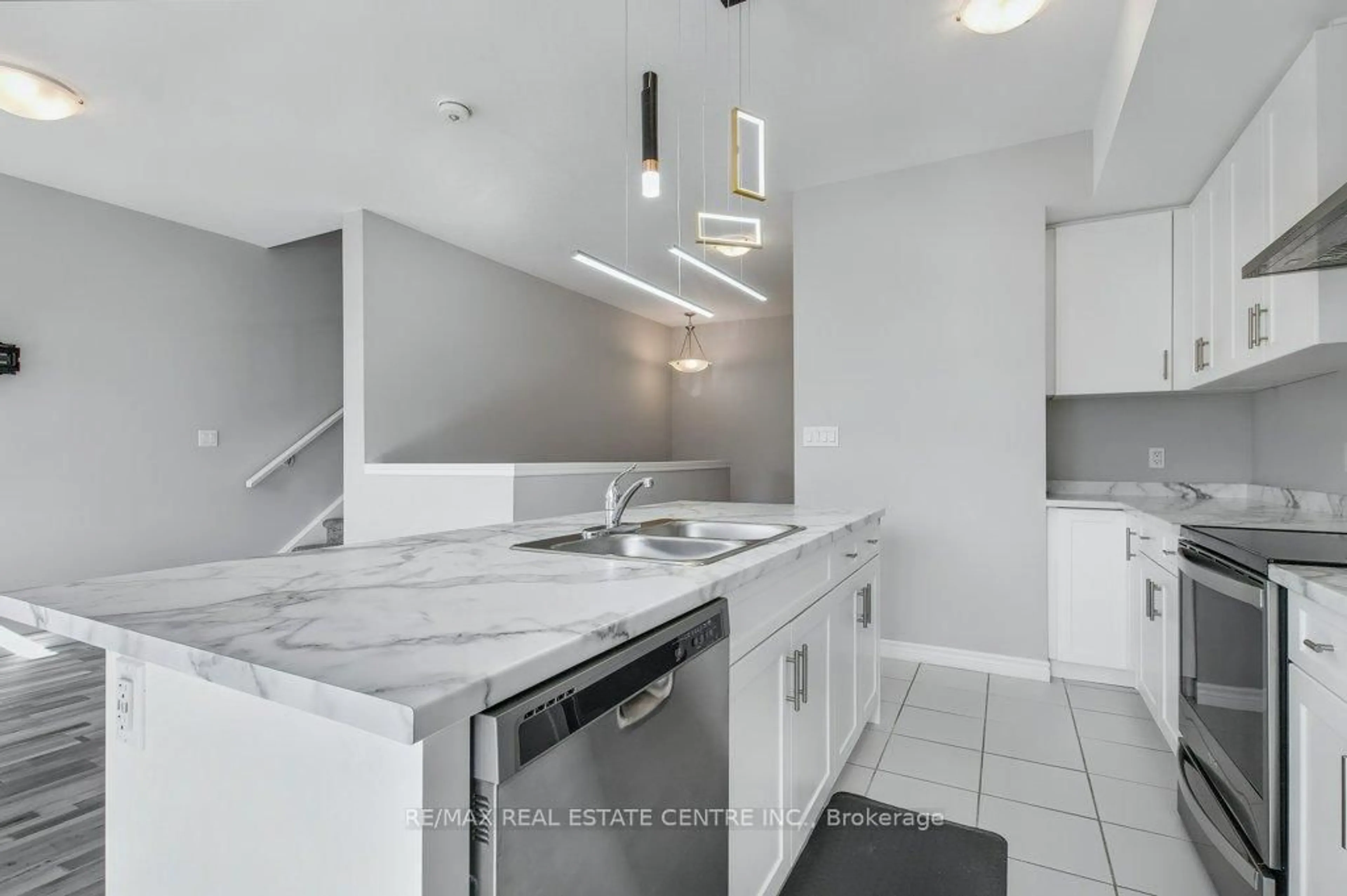 Standard kitchen, ceramic/tile floor for 190 Wheat Lane, Kitchener Ontario N2R 0R4