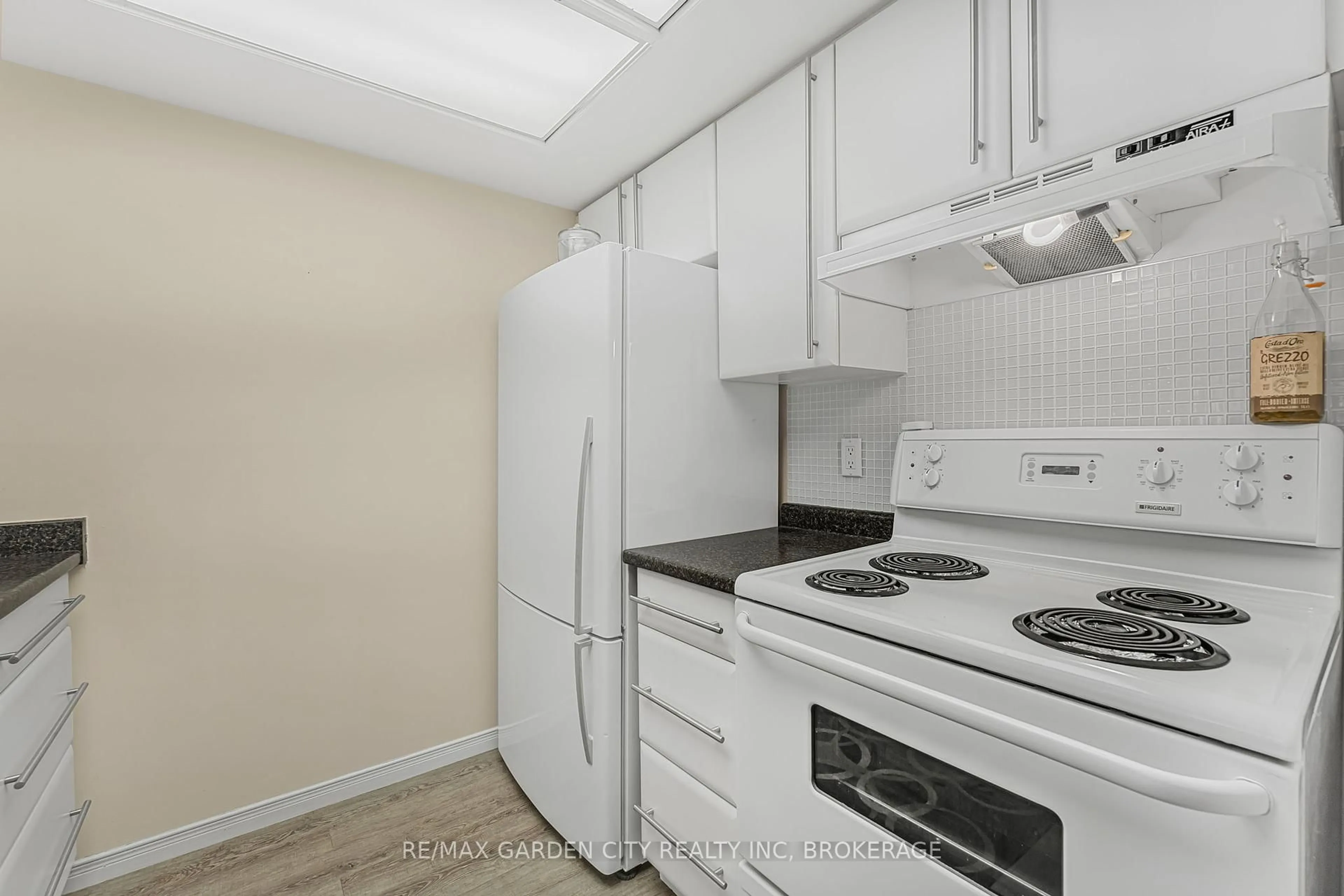 Standard kitchen, unknown for 3420 Frederick Ave #106, Lincoln Ontario L0R 2C0