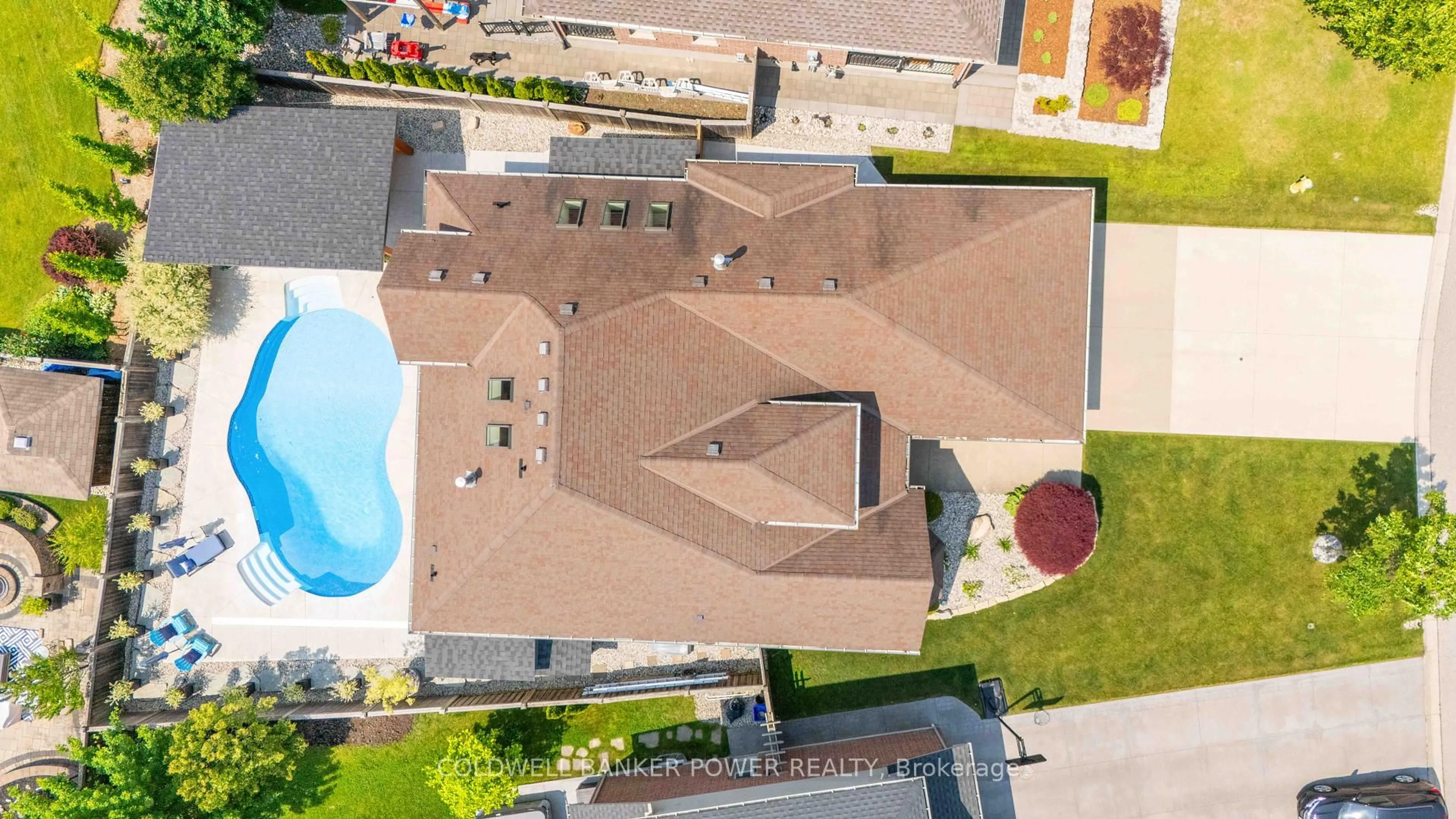 A pic from outside/outdoor area/front of a property/back of a property/a pic from drone, unknown for 1376 Shore Rd, London South Ontario N6K 4Z8