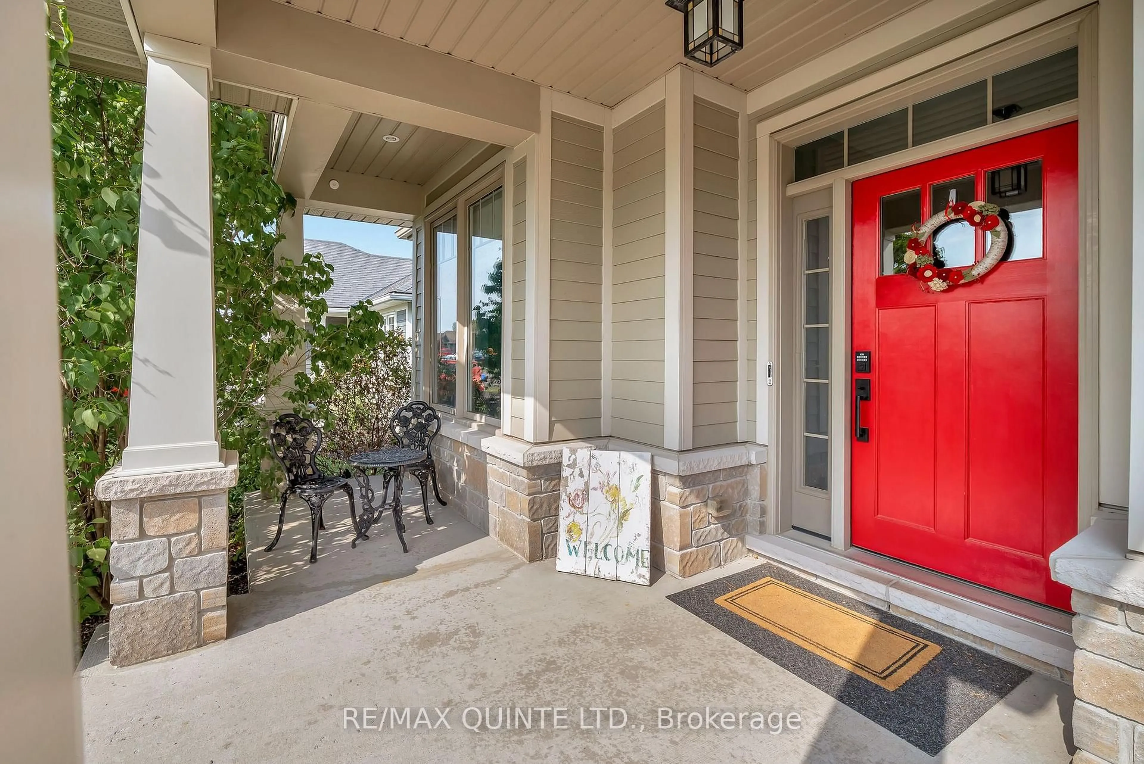 Indoor entryway for 53 Tessa Blvd, Belleville Ontario K8N 0B4