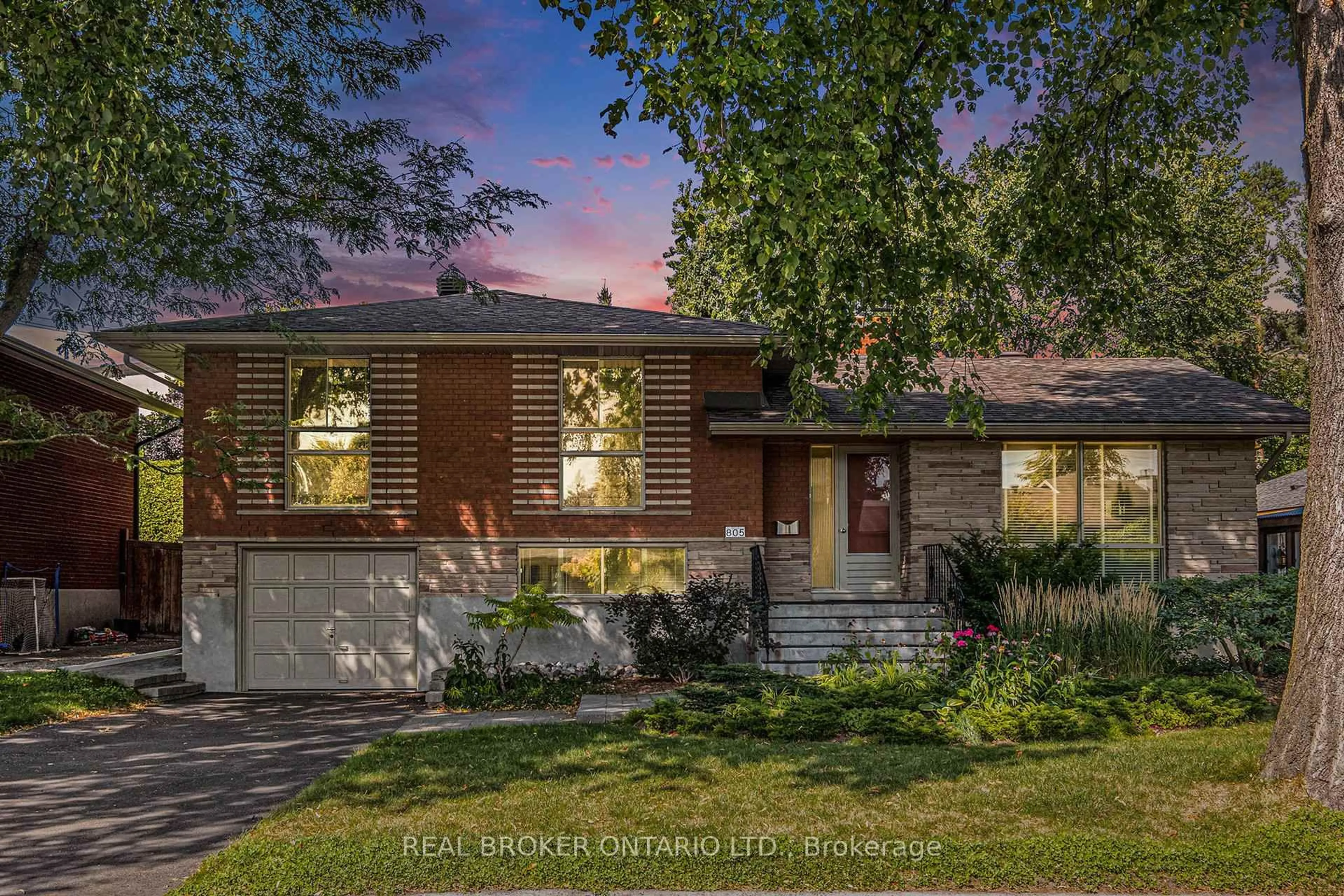 Home with brick exterior material, street for 805 Nicholson Ave, Ottawa Ontario K1V 6N4