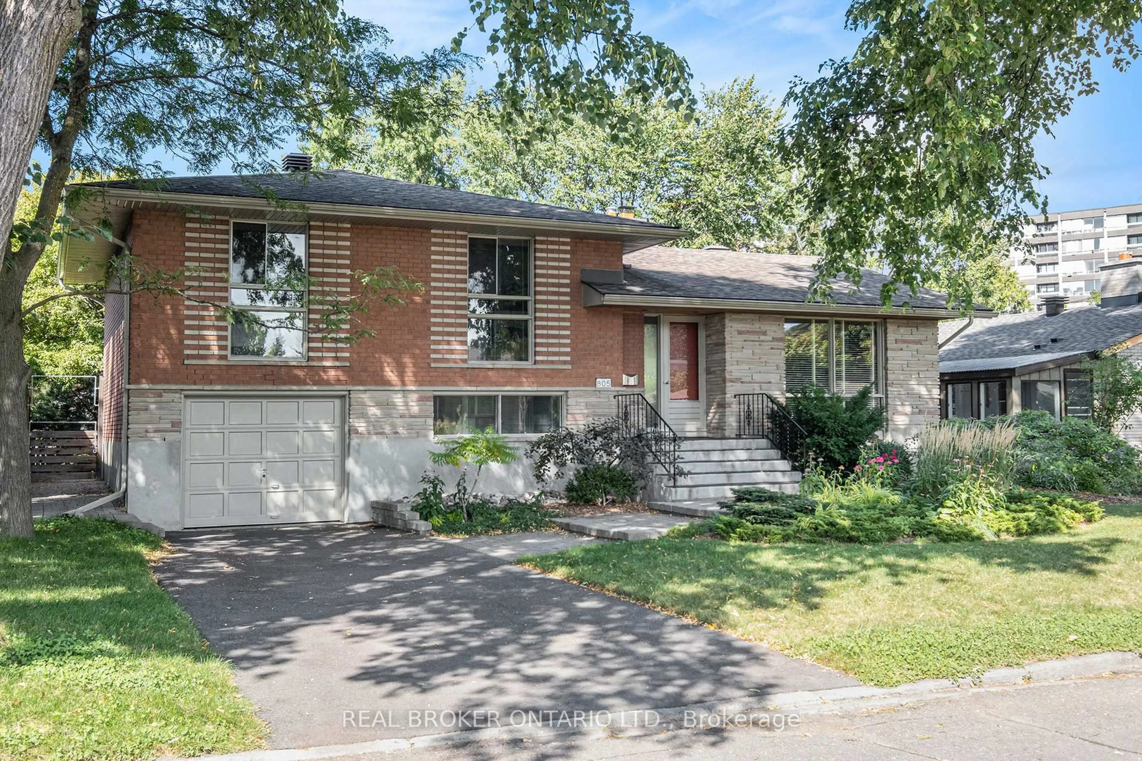 Home with brick exterior material, street for 805 Nicholson Ave, Ottawa Ontario K1V 6N4