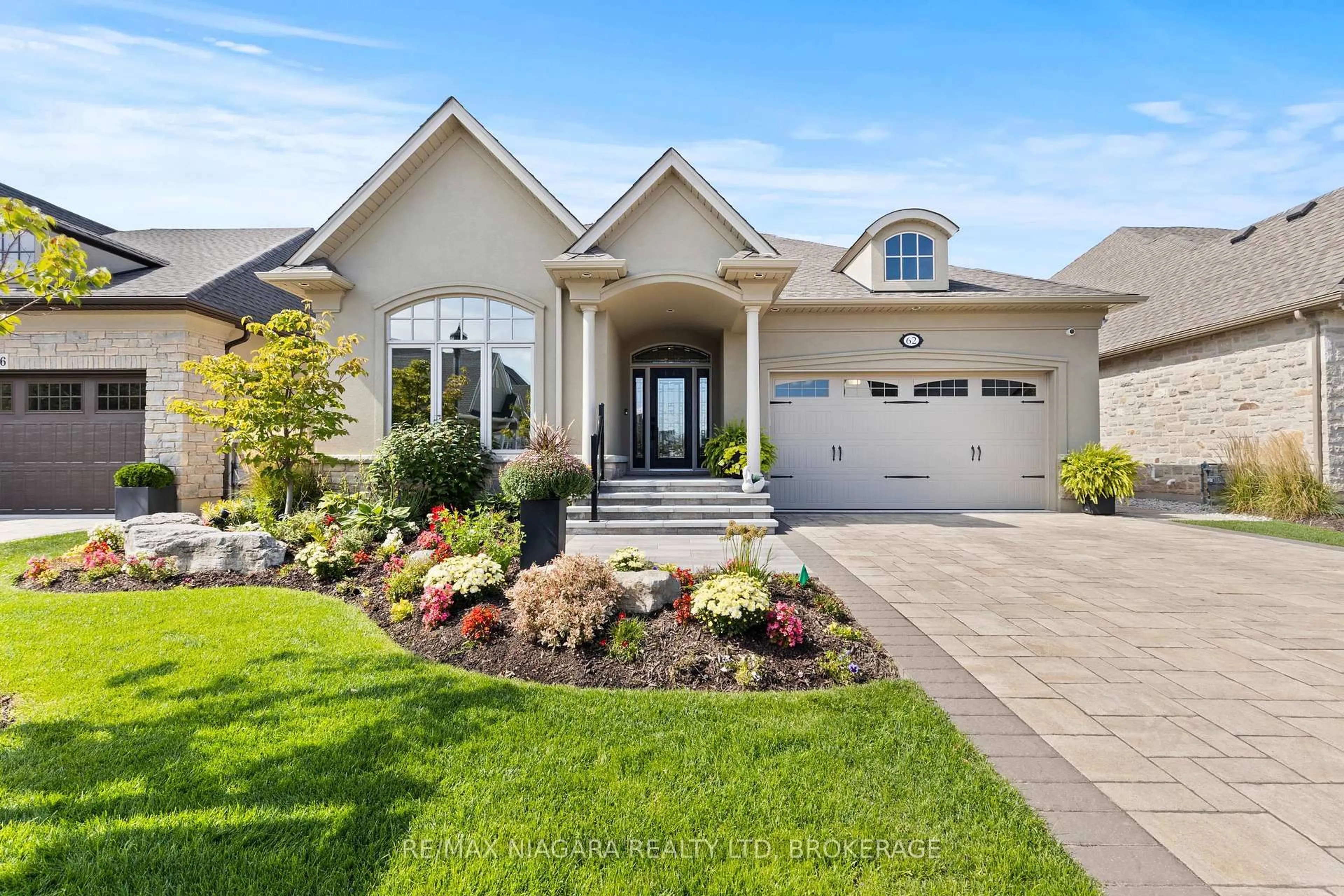 Home with vinyl exterior material, street for 62 Millpond Rd, Niagara-on-the-Lake Ontario L0S 1J1
