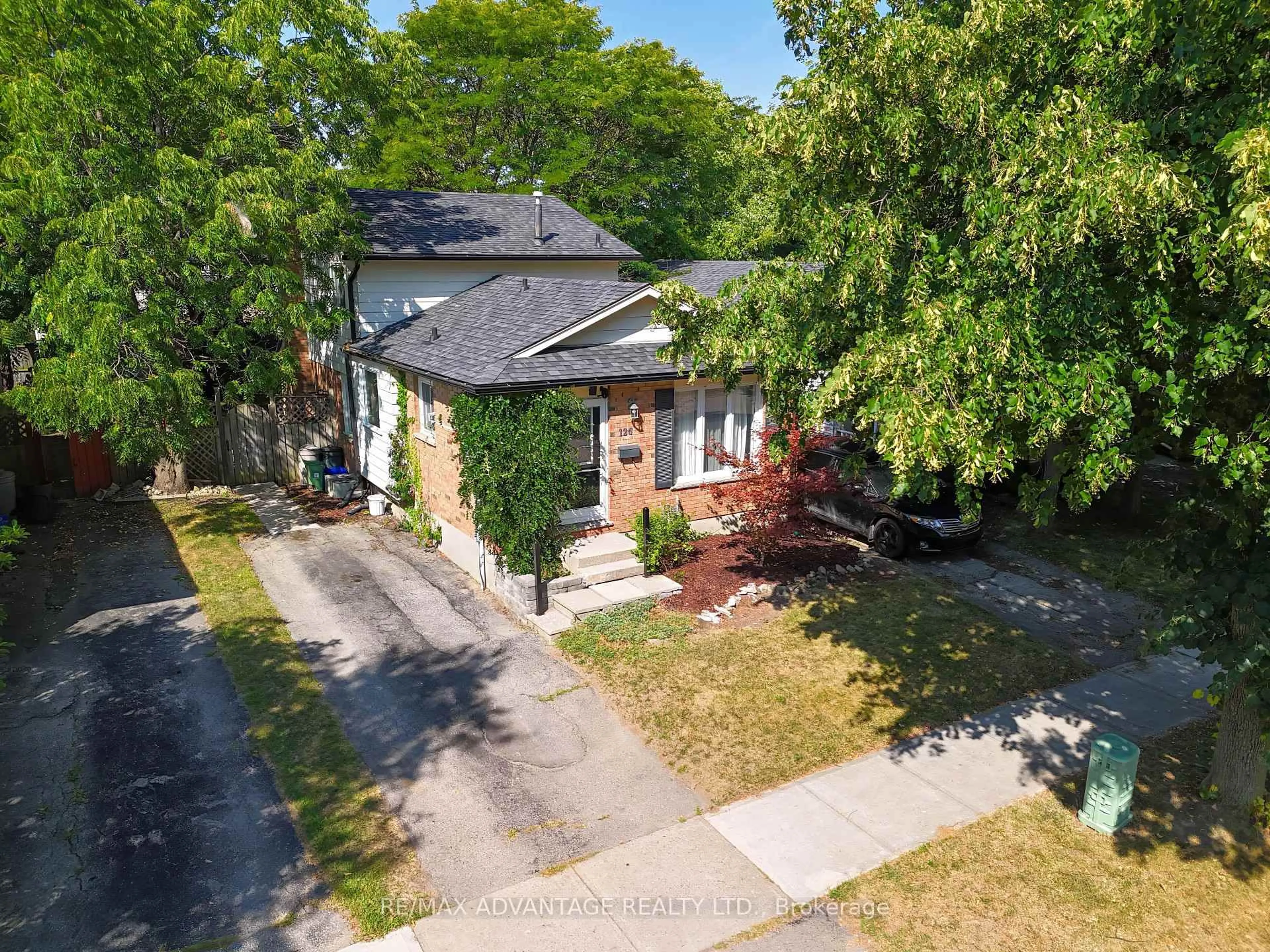 A pic from outside/outdoor area/front of a property/back of a property/a pic from drone, street for 126 Olympic Cres, London North Ontario N6G 3P7