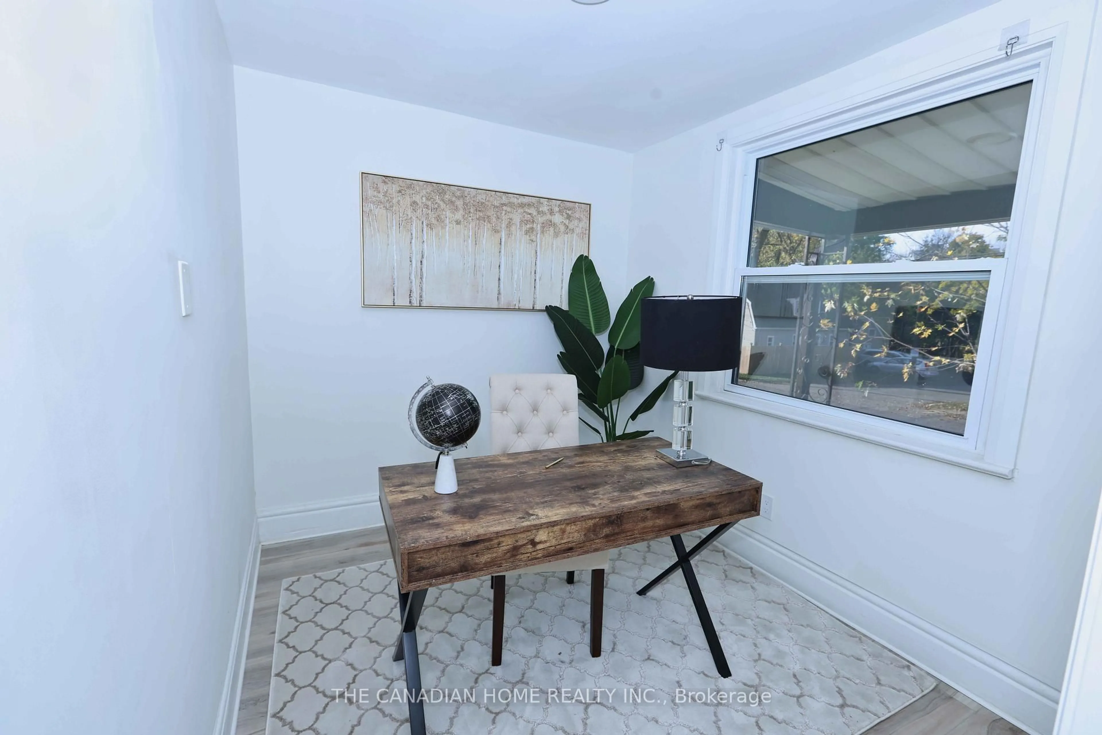 A pic of a room for 130 Clarence St, London East Ontario N6B 2J6